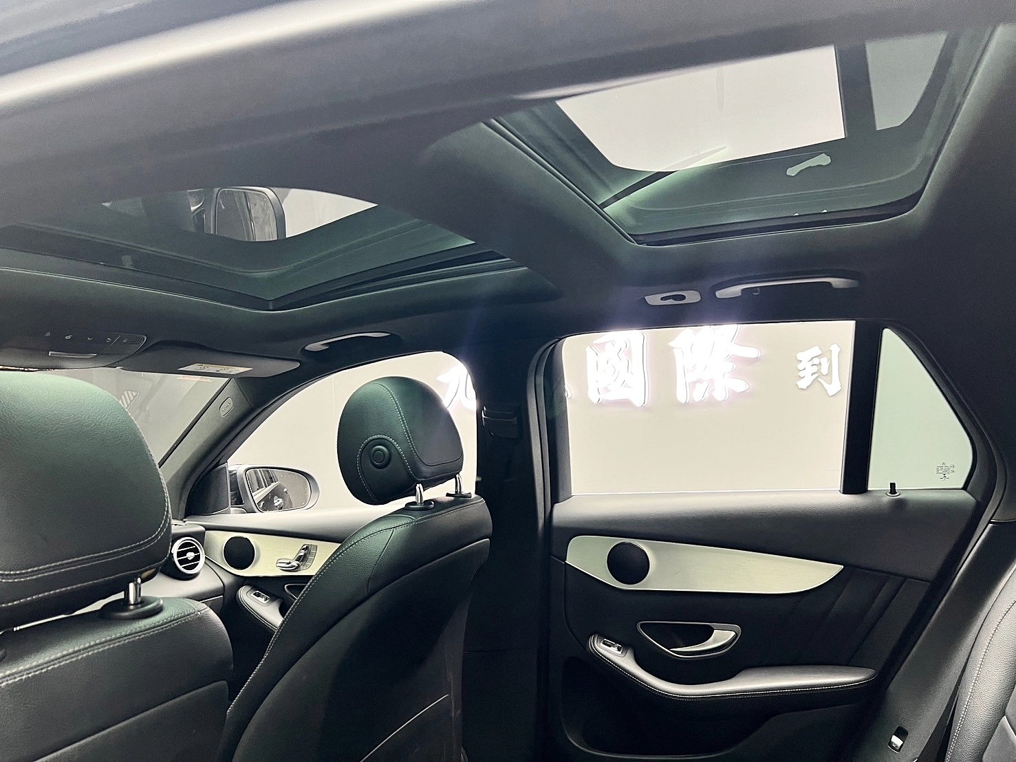 2016 Benz GLC250 4MATIC AMG Line 全景天窗 環景 空力套件 ❗️ 【 元禾國際 阿龍店長 0968-691-205】阿龍中古車 二手車 中古車 新北最大車庫 實車實價 認證車 無泡水 無事故 (106)  第5張相片