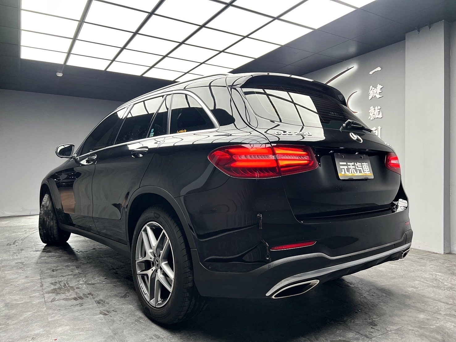2016 Benz GLC250 4MATIC AMG Line 全景天窗 環景 空力套件 ❗️ 【 元禾國際 阿龍店長 0968-691-205】阿龍中古車 二手車 中古車 新北最大車庫 實車實價 認證車 無泡水 無事故 (106)  第10張相片