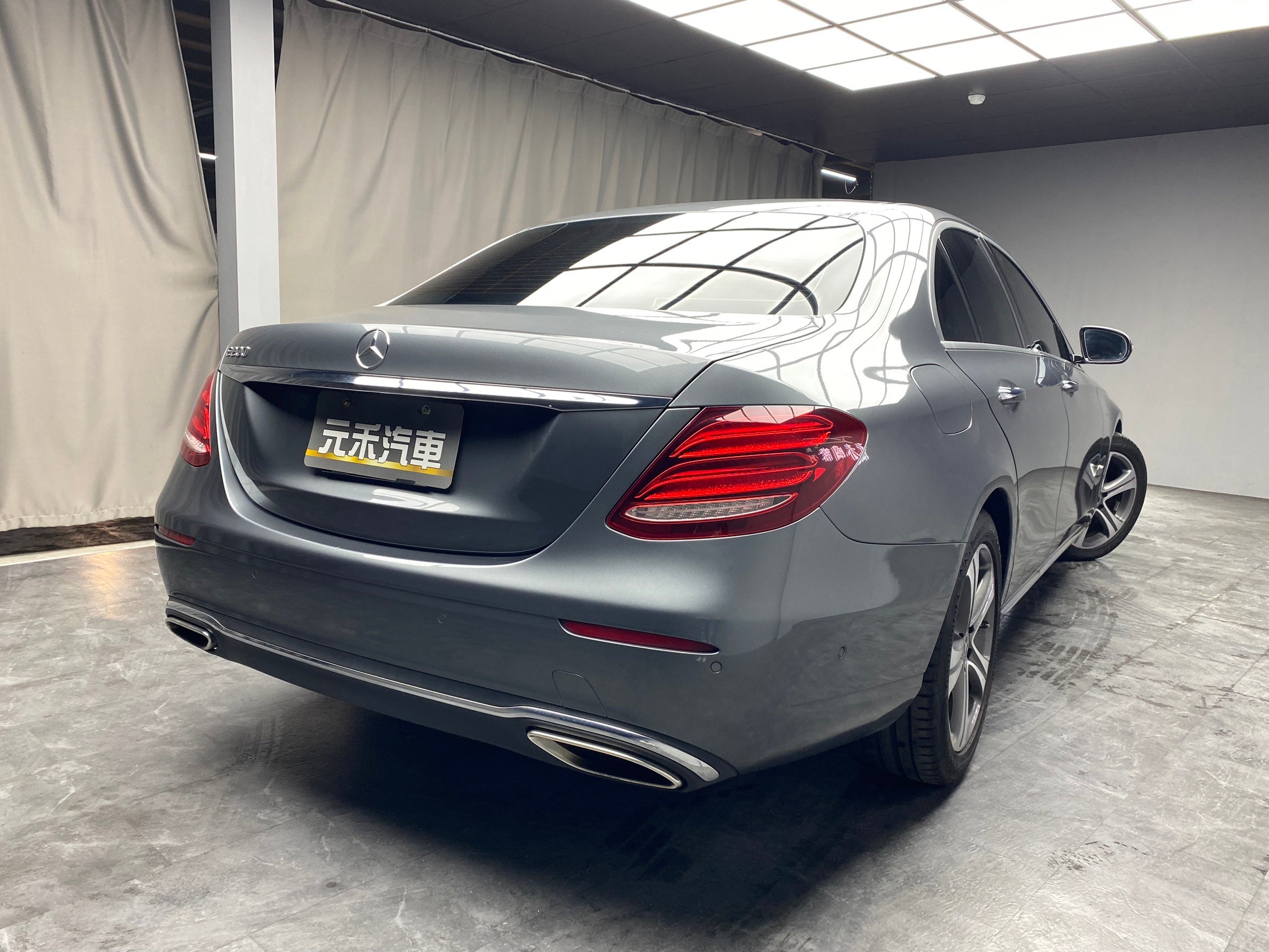 2018 W213 Benz E200 LUX 豪華版 64色氣氛燈 車道偏移 賓士 ❗️【 元禾國際 阿龍店長 0968-691-205】阿龍中古車 二手車 中古車 新北最大車庫 實車實價 認證車 無泡水 無事故 (254)  第10張相片