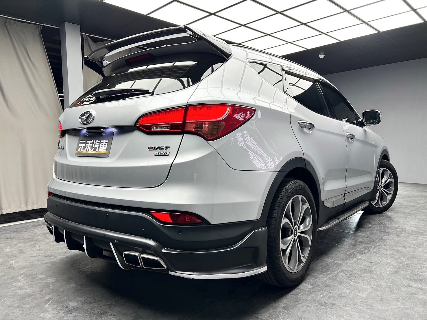 2017 Hyundai Santa Fe 領袖款 柴油四驅 全景天窗 電尾門 安卓機 ❗️(070)【 元禾國際 阿龍店長 0968-691-205】阿龍中古車 二手車 中古車 新北最大車庫 實車實價 認證車  第2張相片