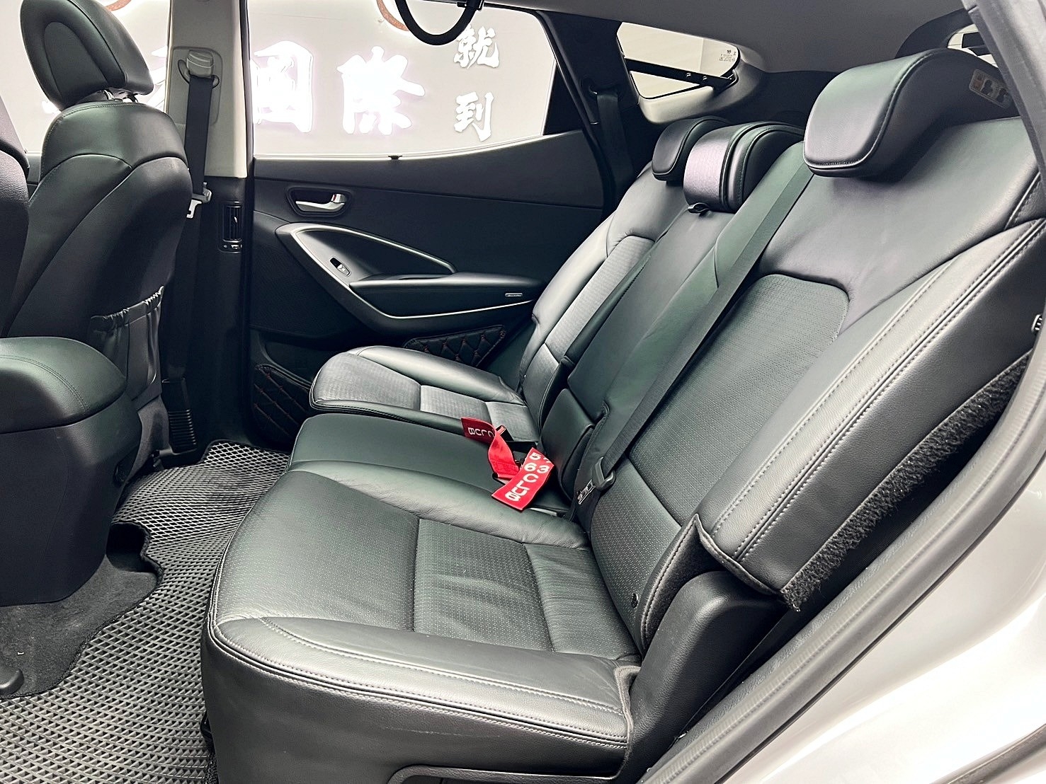 2017 Hyundai Santa Fe 領袖款 柴油四驅 全景天窗 電尾門 安卓機 ❗️(070)【 元禾國際 阿龍店長 0968-691-205】阿龍中古車 二手車 中古車 新北最大車庫 實車實價 認證車  第4張相片