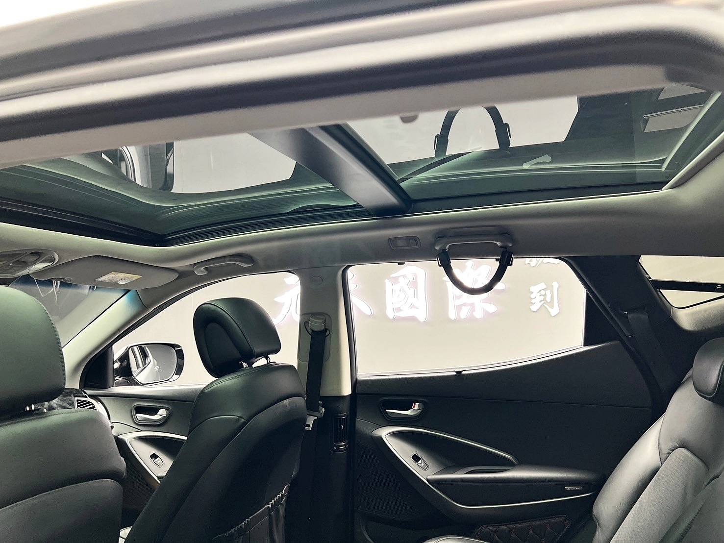2017 Hyundai Santa Fe 領袖款 柴油四驅 全景天窗 電尾門 安卓機 ❗️(070)【 元禾國際 阿龍店長 0968-691-205】阿龍中古車 二手車 中古車 新北最大車庫 實車實價 認證車  第5張相片