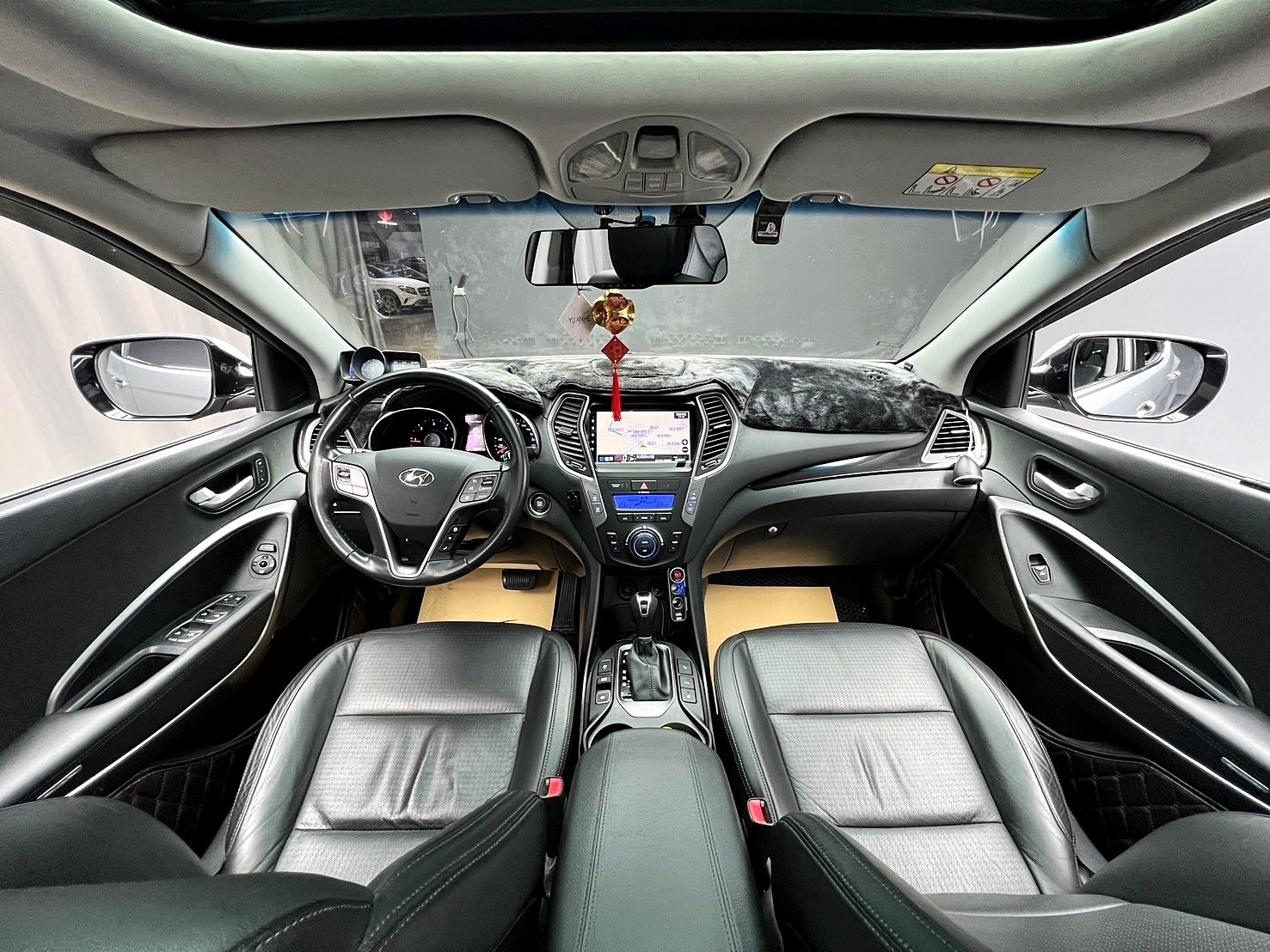 2017 Hyundai Santa Fe 領袖款 柴油四驅 全景天窗 電尾門 安卓機 ❗️(070)【 元禾國際 阿龍店長 0968-691-205】阿龍中古車 二手車 中古車 新北最大車庫 實車實價 認證車  第6張相片