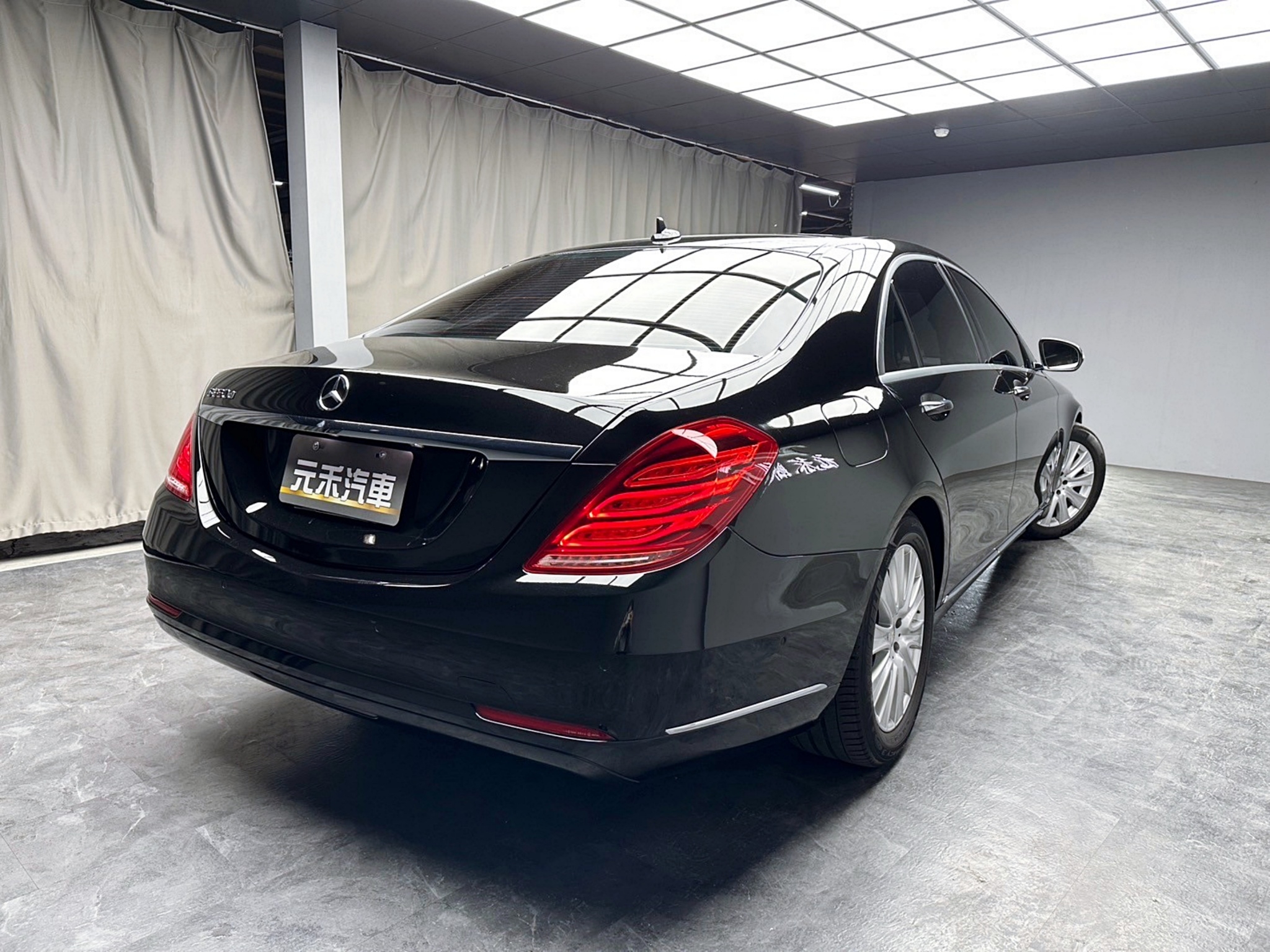 2016式 W222 Benz S350dL 電吸門 氣氛燈 電子懸吊 ❗️(004)【 元禾國際 阿龍店長 0968-691-205】阿龍中古車 二手車 中古車 新北最大車庫 實車實價 認證車  第3張相片