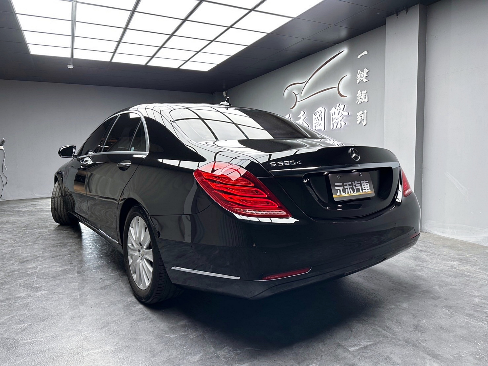 2016式 W222 Benz S350dL 電吸門 氣氛燈 電子懸吊 ❗️(004)【 元禾國際 阿龍店長 0968-691-205】阿龍中古車 二手車 中古車 新北最大車庫 實車實價 認證車  第4張相片