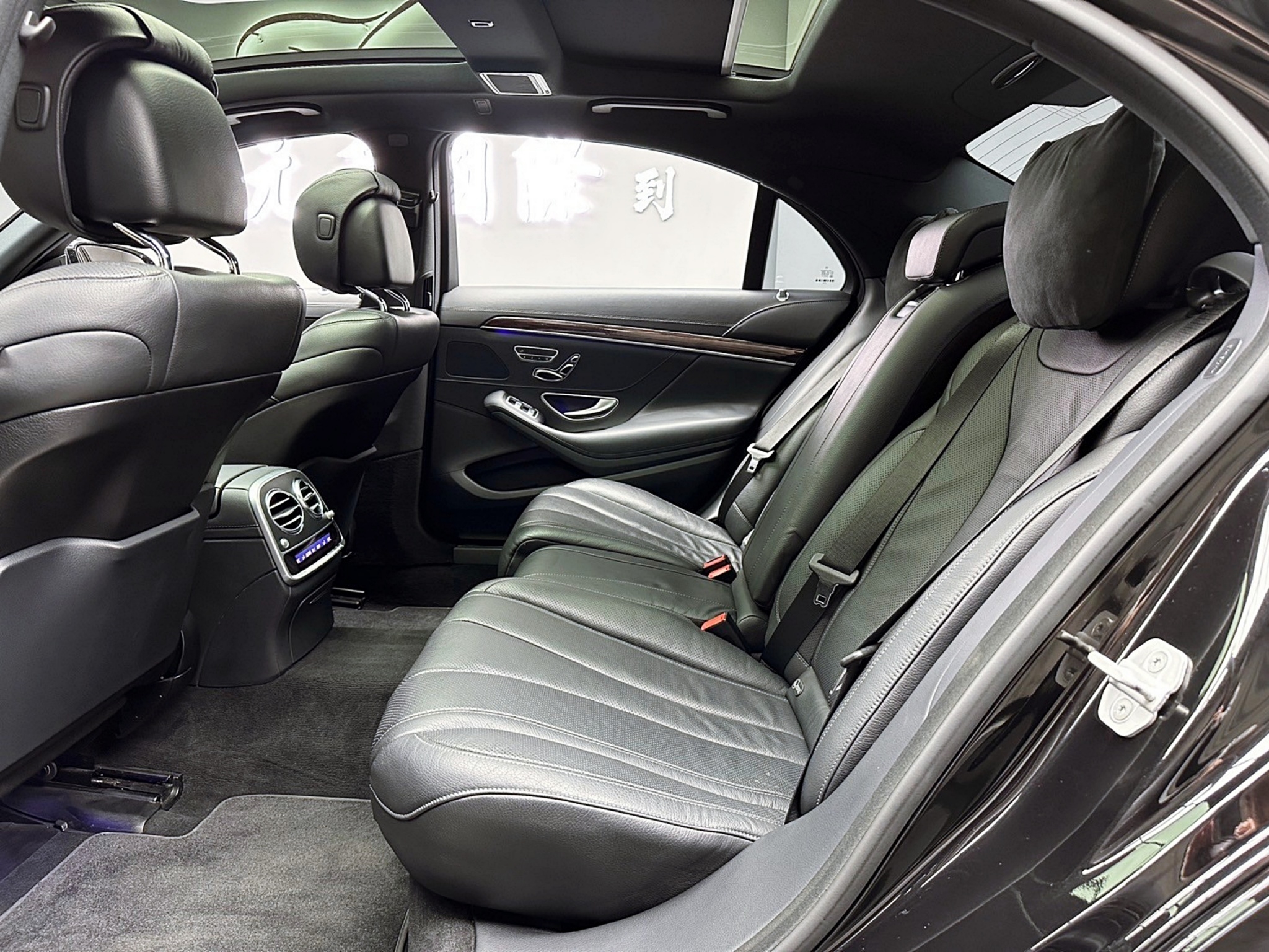 2016式 W222 Benz S350dL 電吸門 氣氛燈 電子懸吊 ❗️(004)【 元禾國際 阿龍店長 0968-691-205】阿龍中古車 二手車 中古車 新北最大車庫 實車實價 認證車  第5張相片