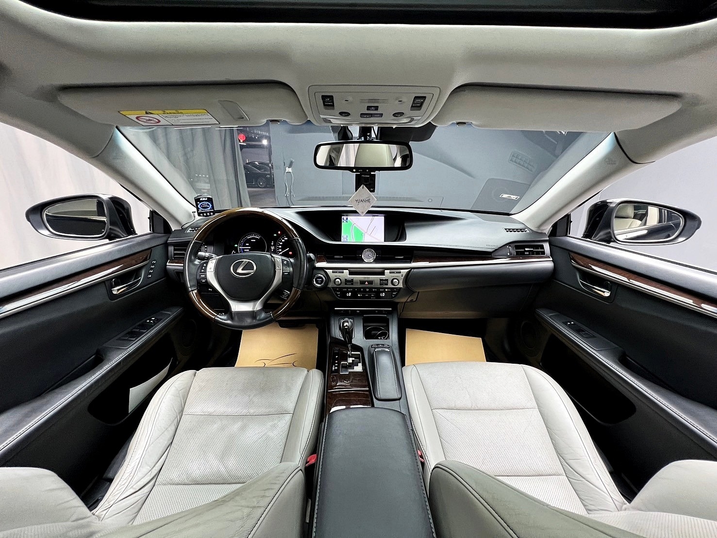 2013式 Lexus ES300h 旗艦版 冷熱通風椅 電尾門 油電車 ❗️(031)【 元禾國際 阿龍店長 0968-691-205】阿龍中古車 二手車 中古車 新北最大車庫 實車實價 認證車  第5張相片