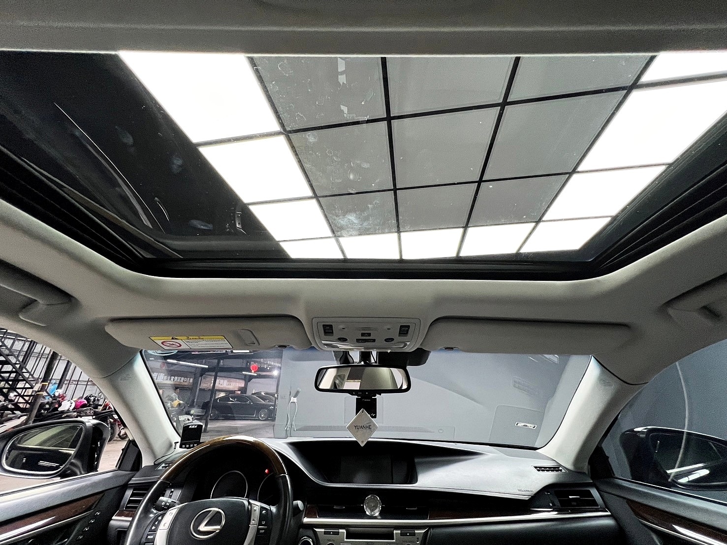 2013式 Lexus ES300h 旗艦版 冷熱通風椅 電尾門 油電車 ❗️(031)【 元禾國際 阿龍店長 0968-691-205】阿龍中古車 二手車 中古車 新北最大車庫 實車實價 認證車  第9張相片