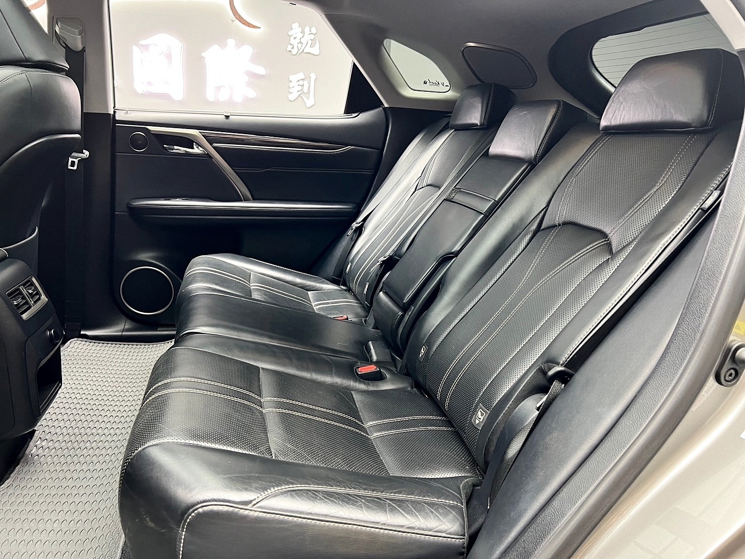 2019 Lexus RX300 旗艦版 大滿配 環景 跟車 ML音響 ❗️(153)【 元禾國際 阿龍店長 0968-691-205】阿龍中古車 二手車 中古車 新北最大車庫 實車實價 認證車  第4張相片