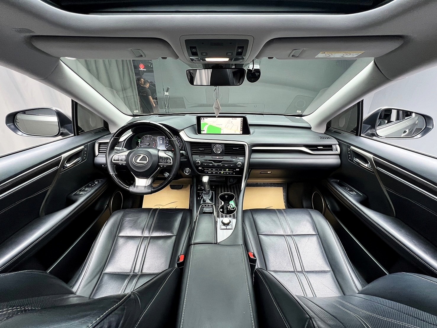 2019 Lexus RX300 旗艦版 大滿配 環景 跟車 ML音響 ❗️(153)【 元禾國際 阿龍店長 0968-691-205】阿龍中古車 二手車 中古車 新北最大車庫 實車實價 認證車  第6張相片