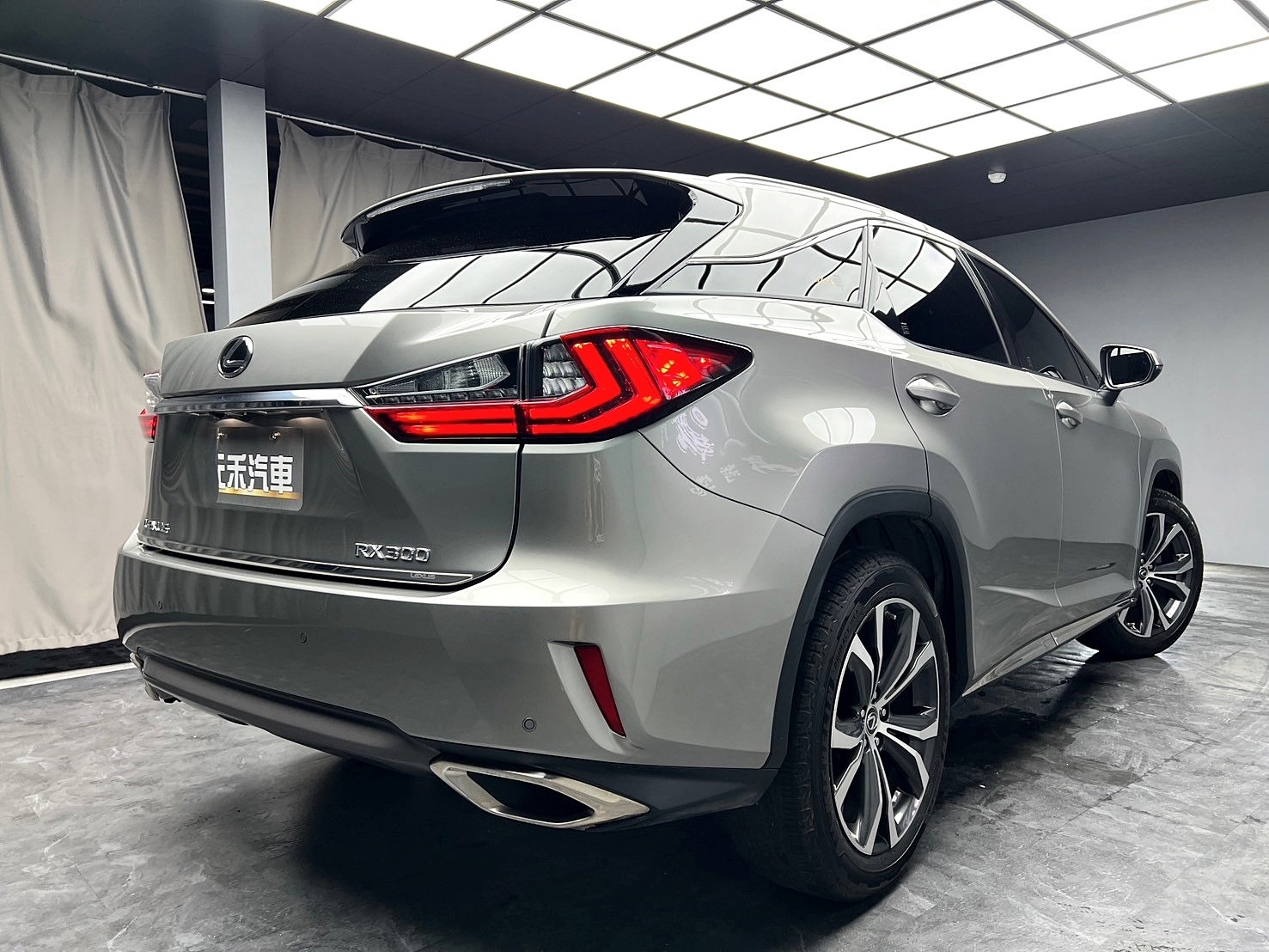 2019 Lexus RX300 旗艦版 大滿配 環景 跟車 ML音響 ❗️(153)【 元禾國際 阿龍店長 0968-691-205】阿龍中古車 二手車 中古車 新北最大車庫 實車實價 認證車  第10張相片