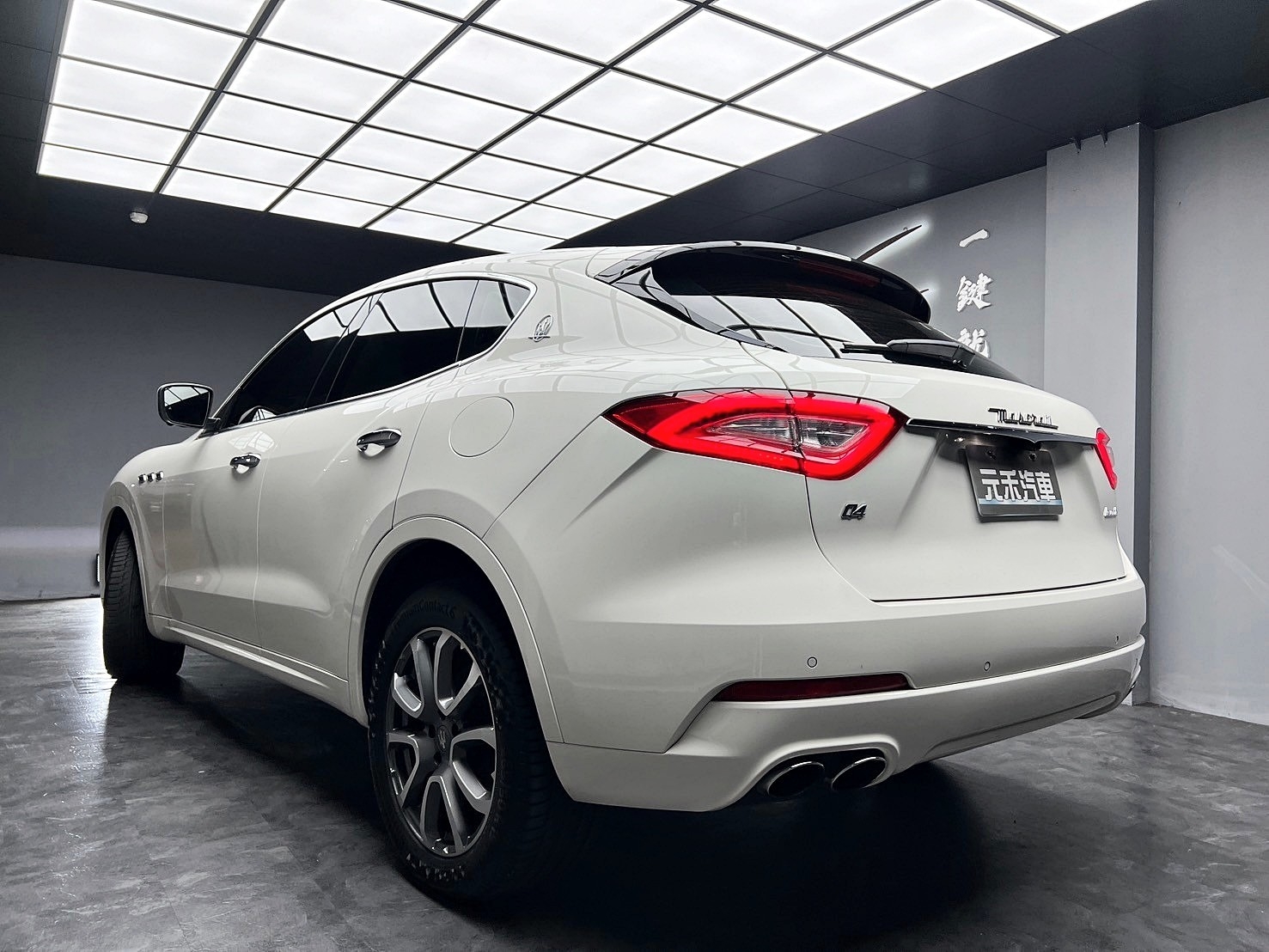 2017 瑪莎拉蒂 Maserati Levante 350 Luxury 環景 電子懸吊 專屬石英鐘 ❗️(083)【 元禾國際 阿龍店長 0968-691-205】阿龍中古車 二手車 中古車 新北最大車庫 實車實價 認證車  第3張相片