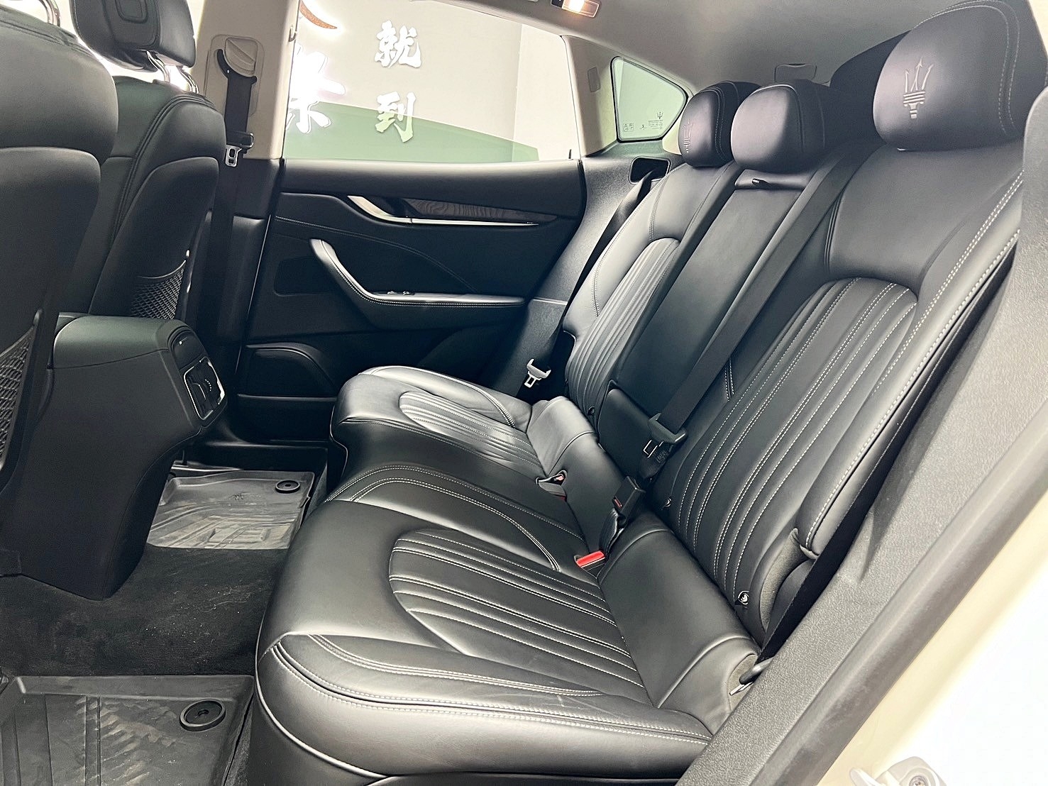 2017 瑪莎拉蒂 Maserati Levante 350 Luxury 環景 電子懸吊 專屬石英鐘 ❗️(083)【 元禾國際 阿龍店長 0968-691-205】阿龍中古車 二手車 中古車 新北最大車庫 實車實價 認證車  第4張相片