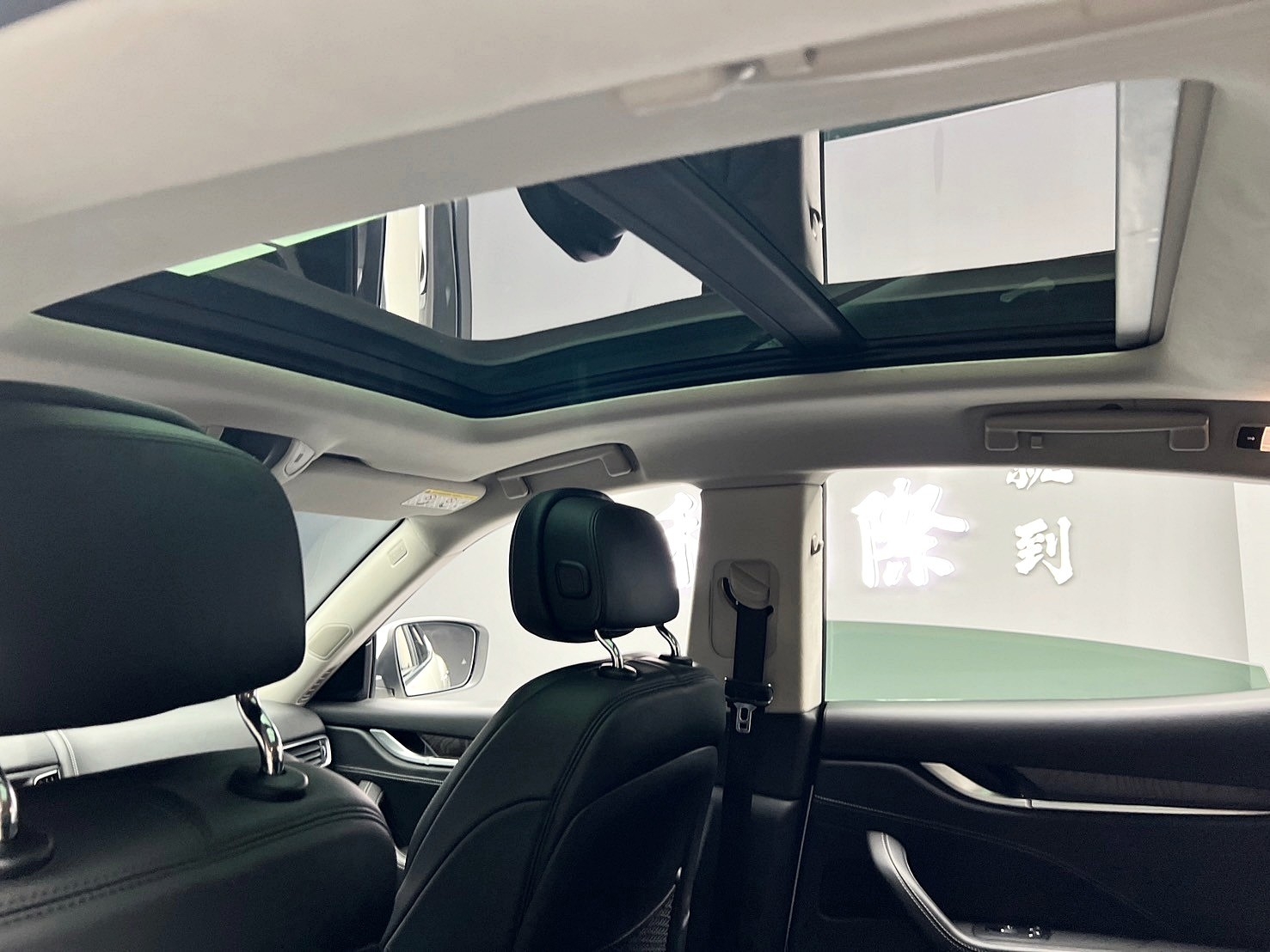 2017 瑪莎拉蒂 Maserati Levante 350 Luxury 環景 電子懸吊 專屬石英鐘 ❗️(083)【 元禾國際 阿龍店長 0968-691-205】阿龍中古車 二手車 中古車 新北最大車庫 實車實價 認證車  第5張相片