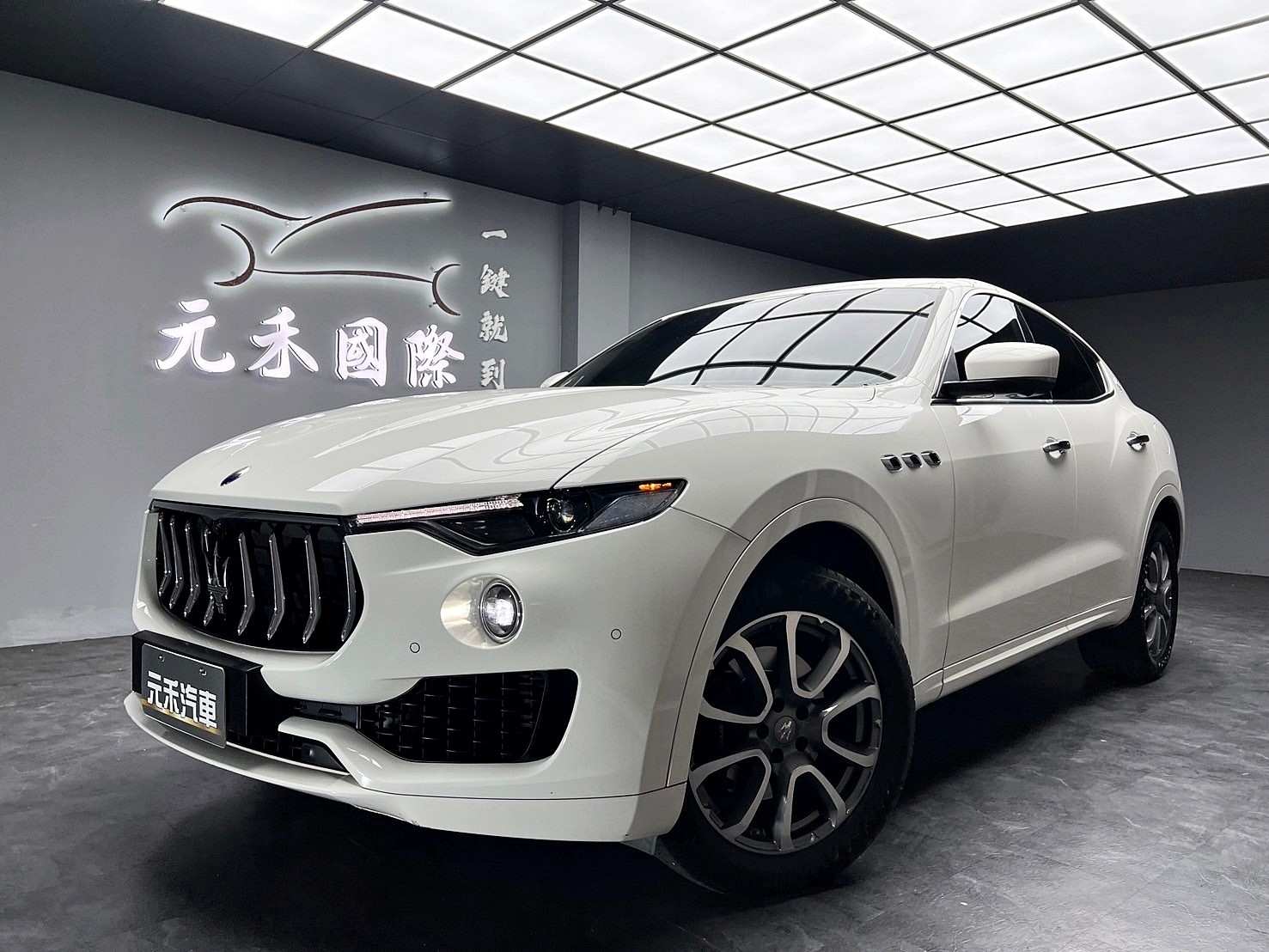 2017 瑪莎拉蒂 Maserati Levante 350 Luxury 環景 電子懸吊 專屬石英鐘 ❗️(083)【 元禾國際 阿龍店長 0968-691-205】阿龍中古車 二手車 中古車 新北最大車庫 實車實價 認證車  第9張相片