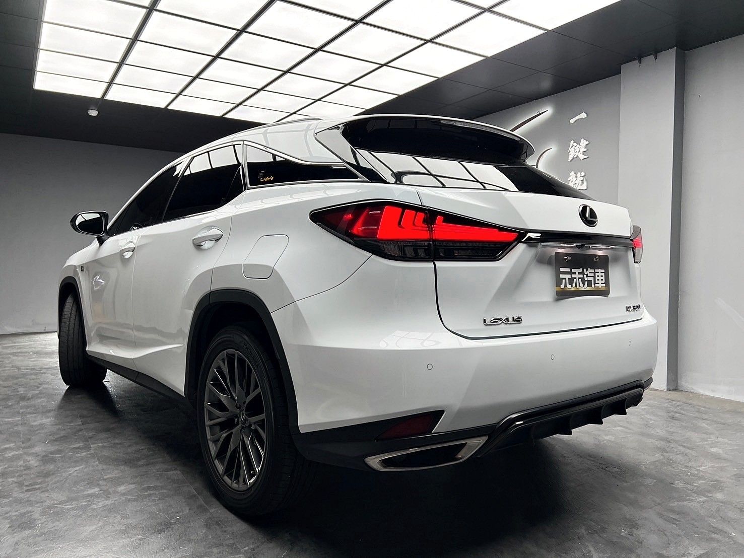 2020式 Lexus RX300 F版 大滿配 環景 跟車 ML音響 ❗️(045)【 元禾國際 阿龍店長 0968-691-205】阿龍中古車 二手車 中古車 新北最大車庫 實車實價 認證車  第3張相片