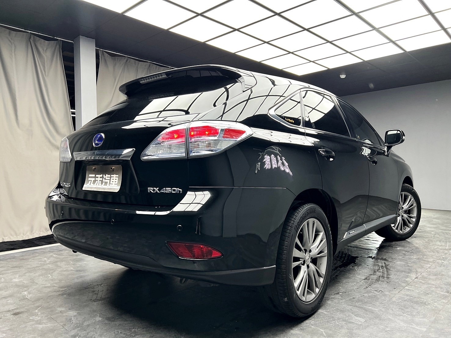 2012式 Lexus RX450h 頂級版 電冷熱椅 全景天窗 電尾門 ❗️(094)【 元禾國際 阿龍店長 0968-691-205】阿龍中古車 二手車 中古車 新北最大車庫 實車實價 認證車	  第2張相片