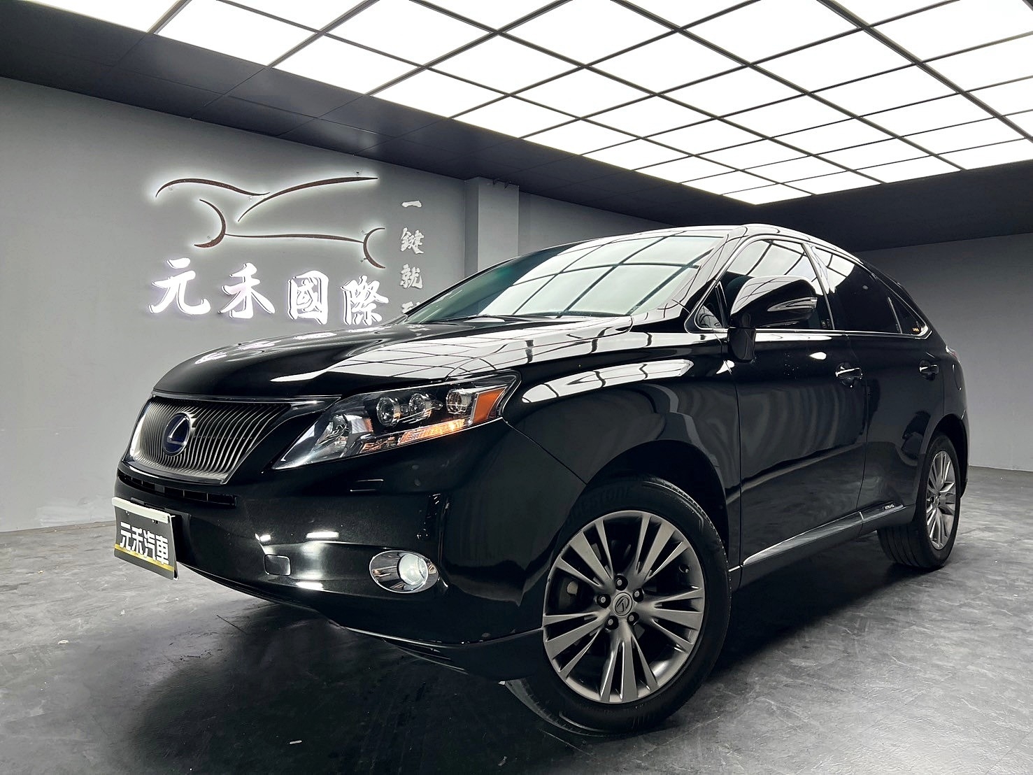 2012式 Lexus RX450h 頂級版 電冷熱椅 全景天窗 電尾門 ❗️(094)【 元禾國際 阿龍店長 0968-691-205】阿龍中古車 二手車 中古車 新北最大車庫 實車實價 認證車	  第3張相片