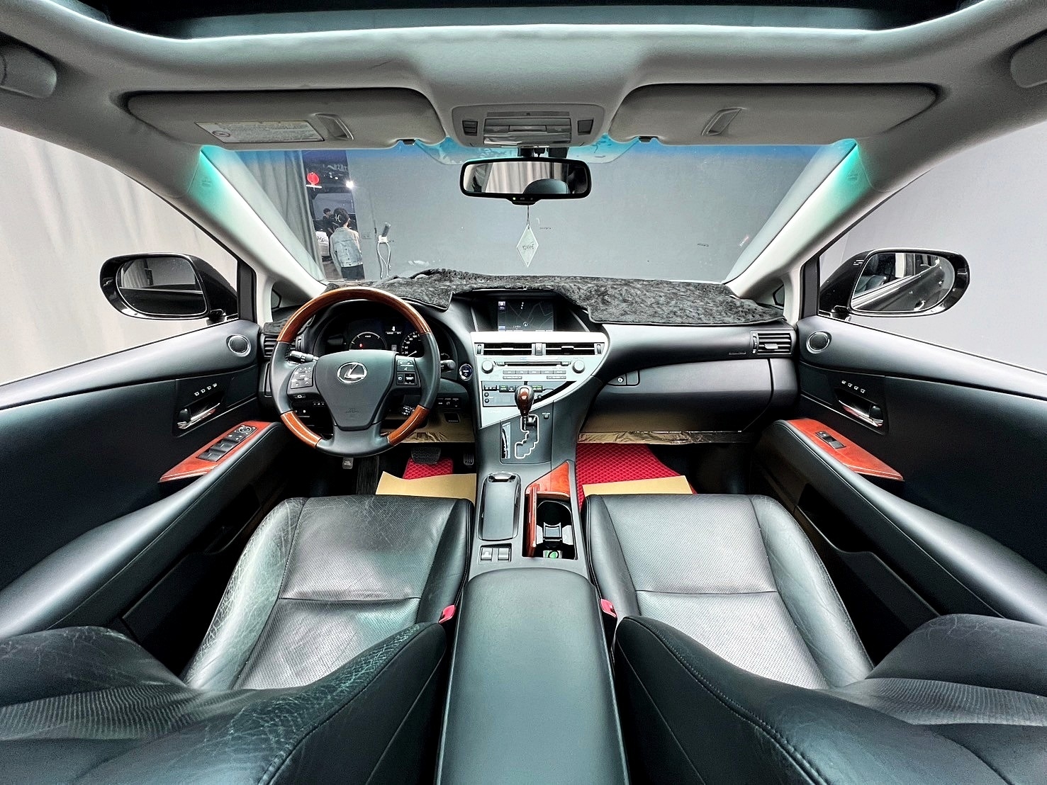2012式 Lexus RX450h 頂級版 電冷熱椅 全景天窗 電尾門 ❗️(094)【 元禾國際 阿龍店長 0968-691-205】阿龍中古車 二手車 中古車 新北最大車庫 實車實價 認證車	  第6張相片