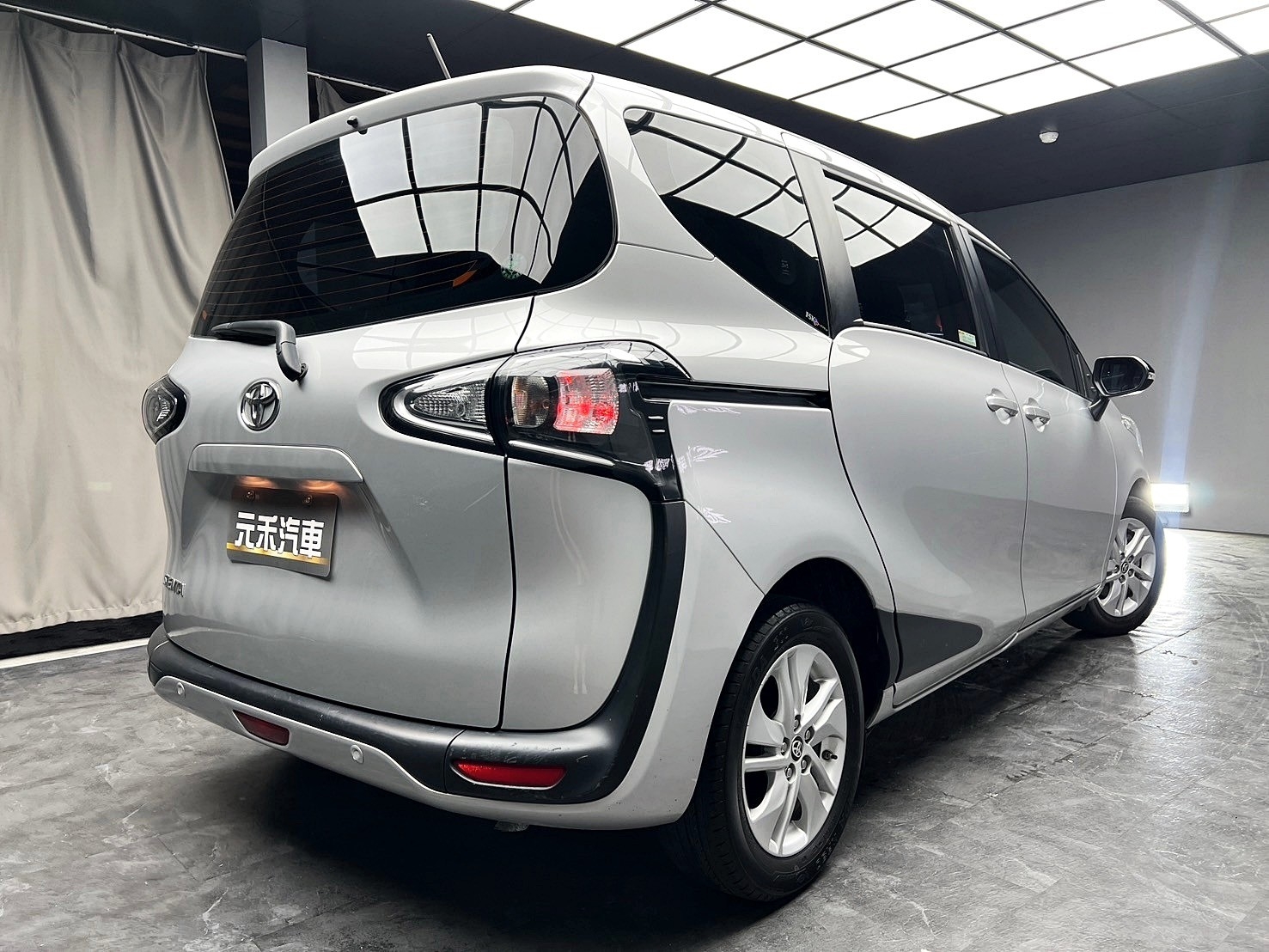 2021 Toyota Sienta 5人座 豪華版 新車保固 ❗️(076)【 元禾國際 阿龍店長 0968-691-205】阿龍中古車 二手車 中古車 新北最大車庫 實車實價 認證車  第2張相片
