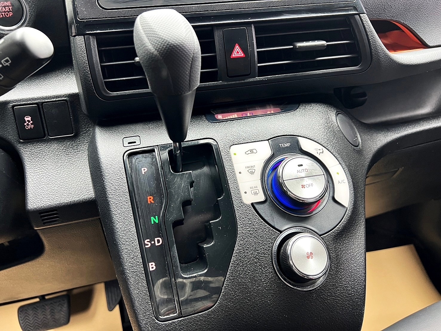 2021 Toyota Sienta 5人座 豪華版 新車保固 ❗️(076)【 元禾國際 阿龍店長 0968-691-205】阿龍中古車 二手車 中古車 新北最大車庫 實車實價 認證車  第6張相片