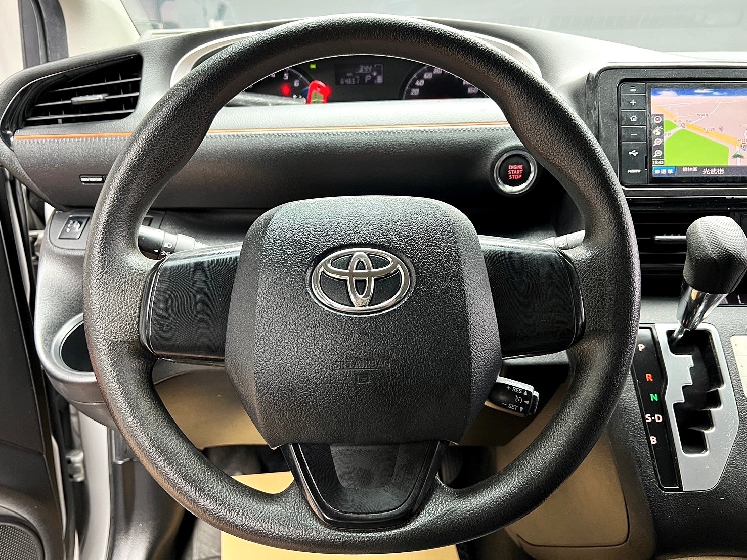 2017式 Toyota Sienta 5人座 豪華版 導航 省油省稅 低里程 ❗️(109)【 元禾國際 阿龍店長 0968-691-205】阿龍中古車 二手車 中古車 新北最大車庫 實車實價 認證車  第10張相片