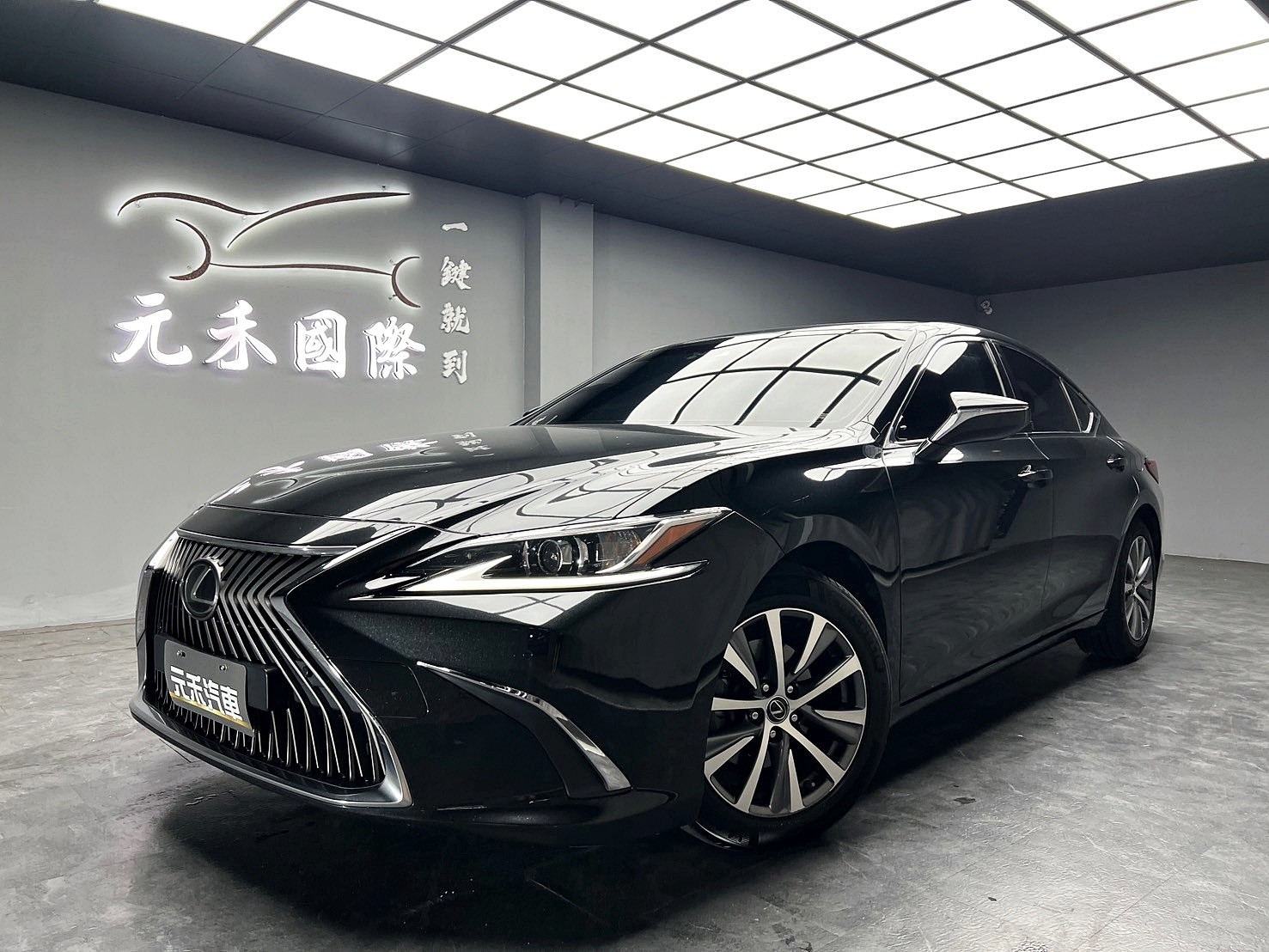 2019 Lexus ES200 豪華版 天窗 ACC跟車 電熱椅❗️(226)【 元禾國際 阿龍店長 0968-691-205】阿龍中古車 二手車 中古車 新北最大車庫 實車實價 認證車  第10張相片