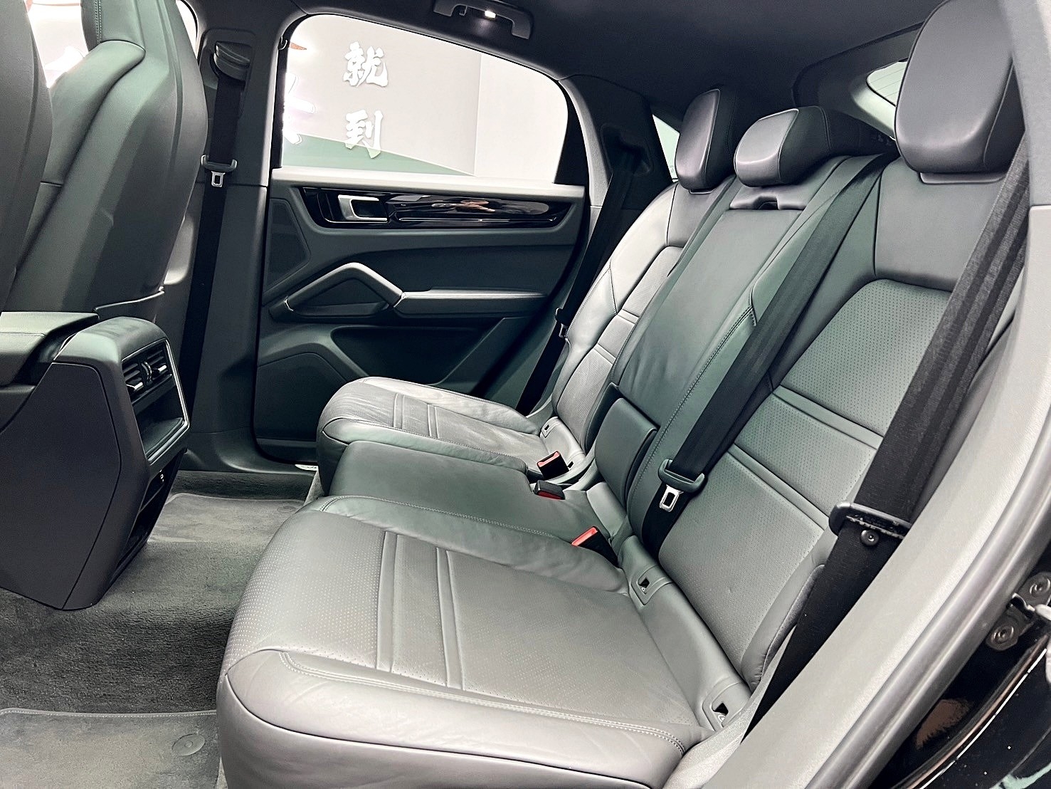 2020式 保時捷 凱燕 Porsche Cayenne Coupe V6 跑車套件 電子懸吊 選配真皮內裝 多選配❗️(190) 【 元禾國際 阿龍店長 0968-691-205】阿龍中古車 二手車 中古車 新北最大車庫 實車實價 認證車  第4張相片
