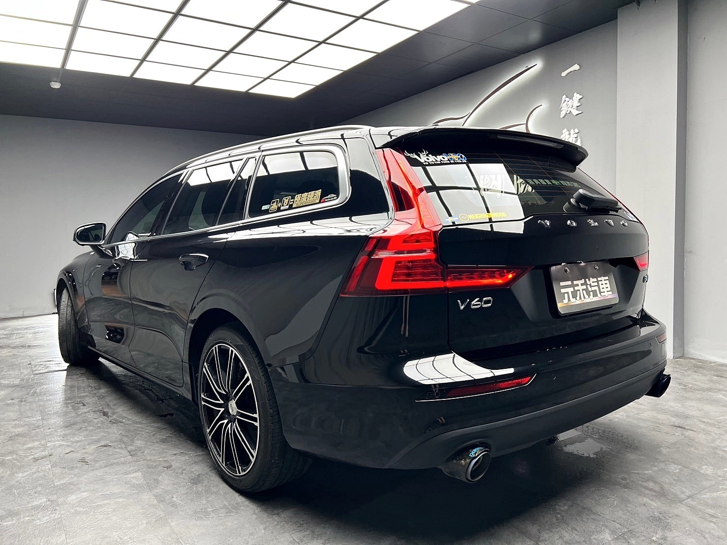 2021 Volvo V60 B4 Momentum 輕油電 旅行車 跟車 環景 腳踢尾門 水晶排檔頭 ❗️(184)【 元禾國際 阿龍店長 0968-691-205】阿龍中古車 二手車 中古車 新北最大車庫 實車實價 認證車  第3張相片