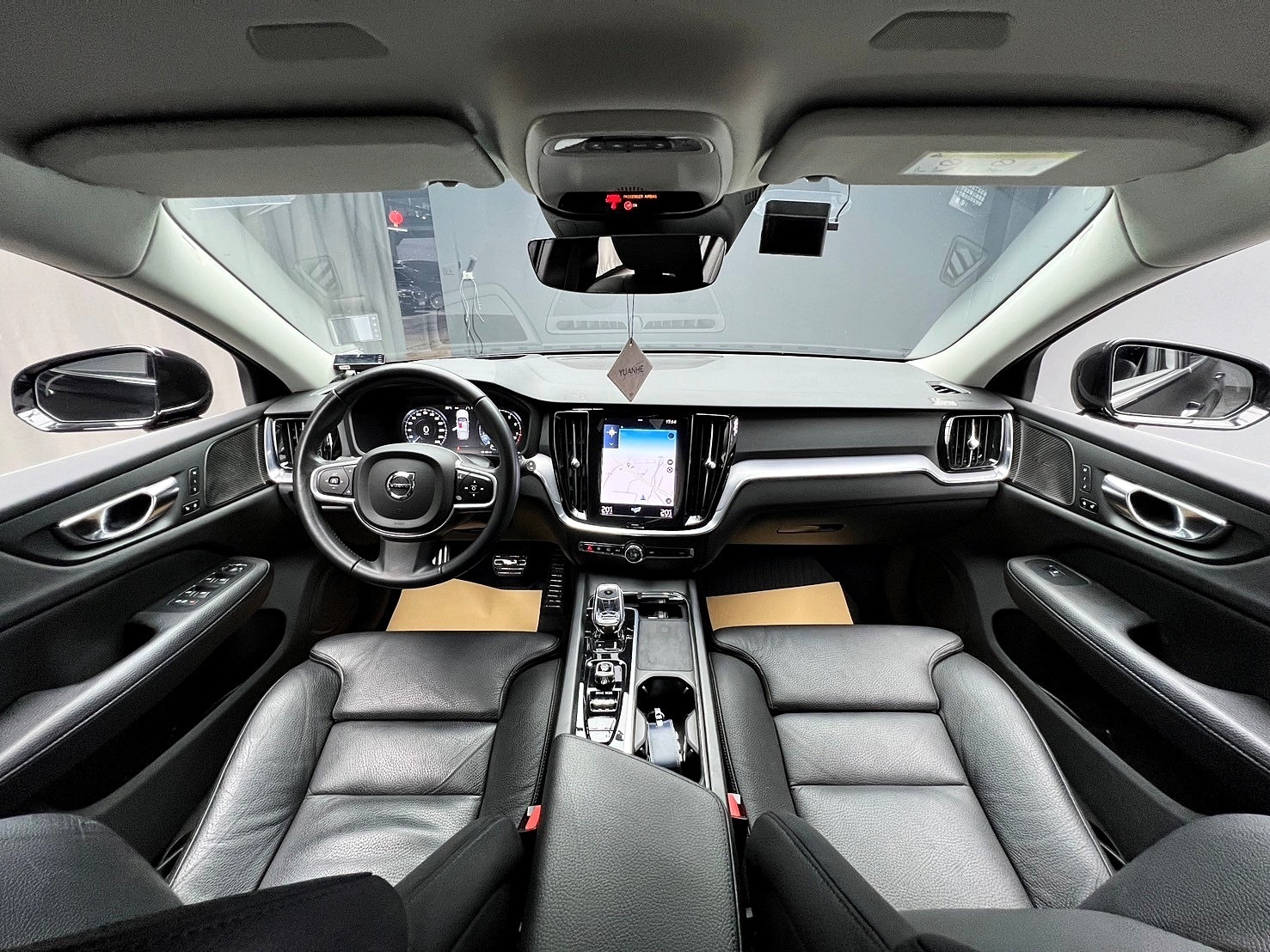 2021 Volvo V60 B4 Momentum 輕油電 旅行車 跟車 環景 腳踢尾門 水晶排檔頭 ❗️(184)【 元禾國際 阿龍店長 0968-691-205】阿龍中古車 二手車 中古車 新北最大車庫 實車實價 認證車  第5張相片