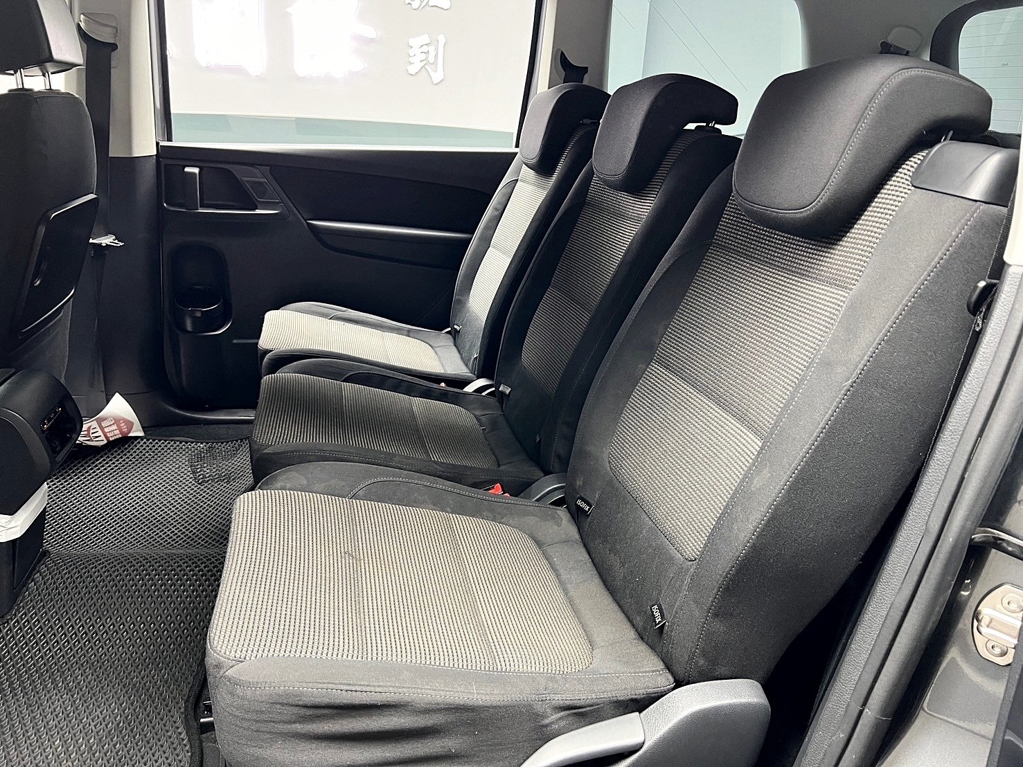 2015式 VW 福斯 Sharan TDI BMT 柴油 七人座 實惠休旅 ❗️(074)【 元禾國際 阿龍店長 0968-691-205】阿龍中古車 二手車 中古車 新北最大車庫 實車實價 認證車  第4張相片