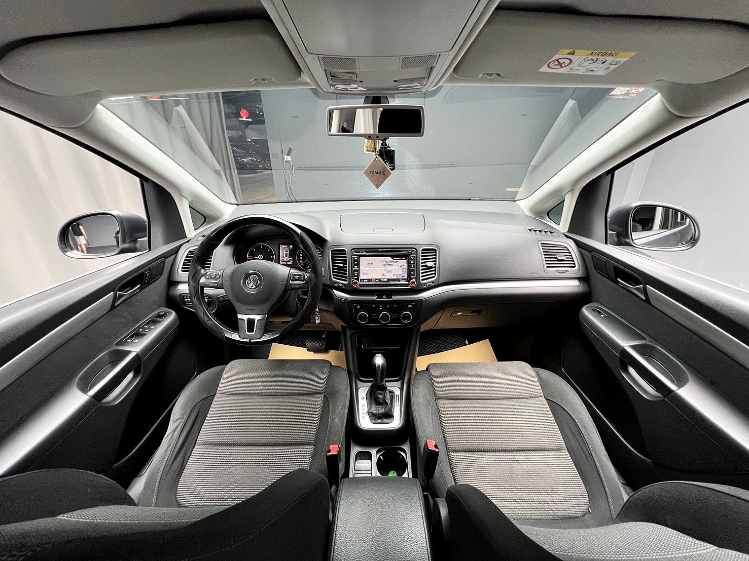 2015式 VW 福斯 Sharan TDI BMT 柴油 七人座 實惠休旅 ❗️(074)【 元禾國際 阿龍店長 0968-691-205】阿龍中古車 二手車 中古車 新北最大車庫 實車實價 認證車  第6張相片