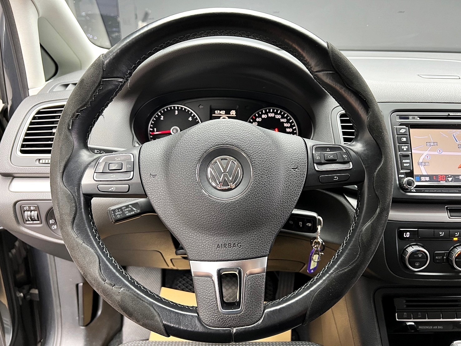 2015式 VW 福斯 Sharan TDI BMT 柴油 七人座 實惠休旅 ❗️(074)【 元禾國際 阿龍店長 0968-691-205】阿龍中古車 二手車 中古車 新北最大車庫 實車實價 認證車  第7張相片