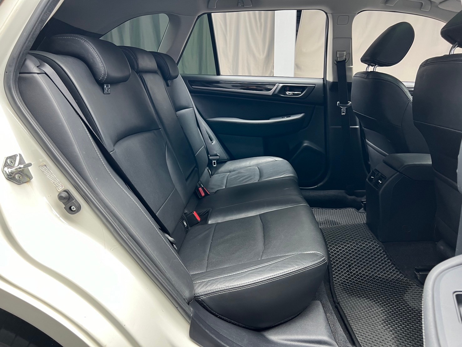 2016 速霸陸 Subaru Outback i-S 四驅 盲點 電尾門 ❗️(091)【 元禾國際 阿龍店長 0968-691-205】阿龍中古車 二手車 中古車 新北最大車庫 實車實價 認證車  第4張相片