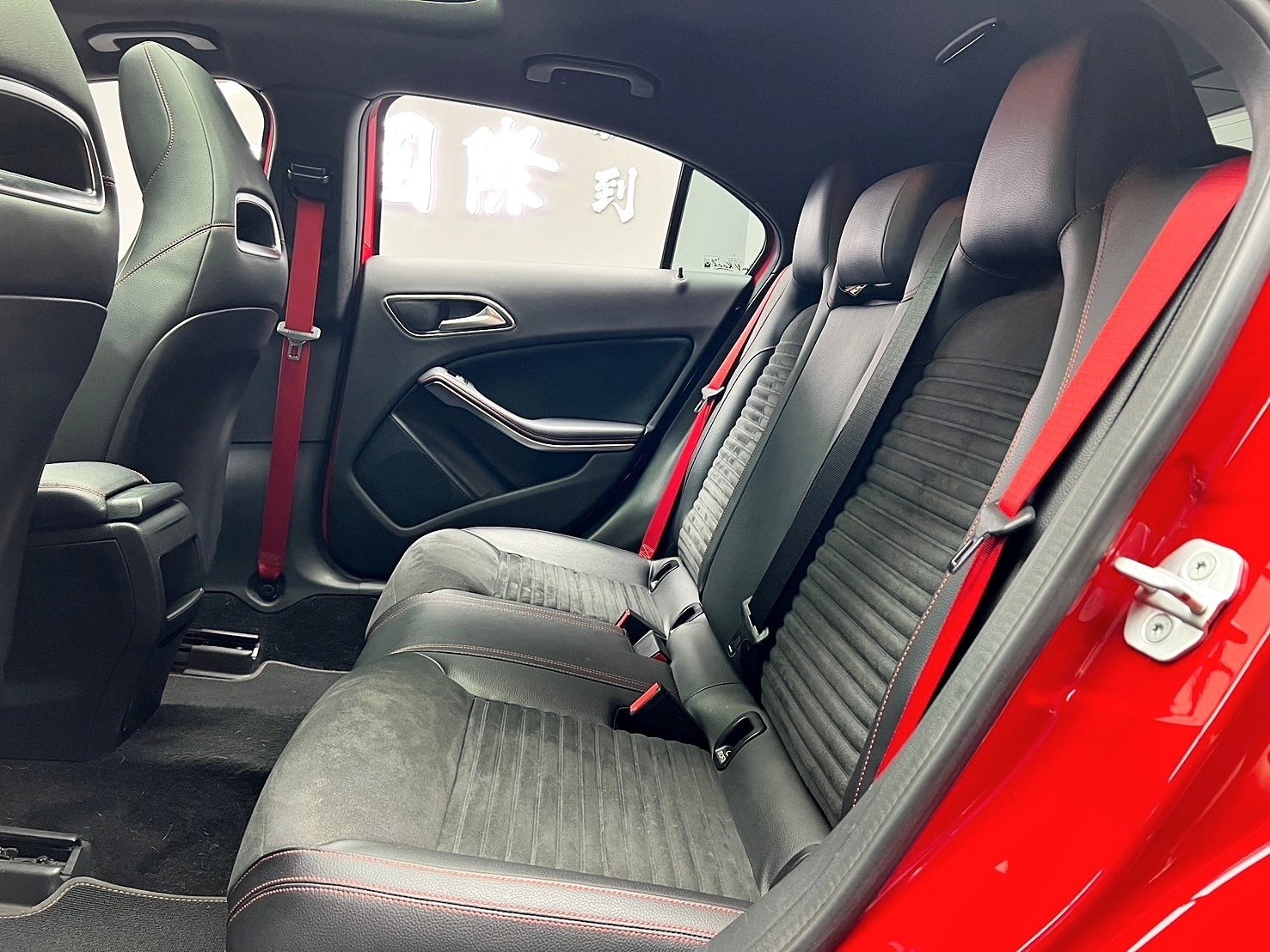 2013 Benz A250 Sport AMG 外觀套件 熱血掀背 ❗️(004)【 元禾國際 阿龍店長 0968-691-205】阿龍中古車 二手車 中古車 新北最大車庫 實車實價 認證車  第2張相片