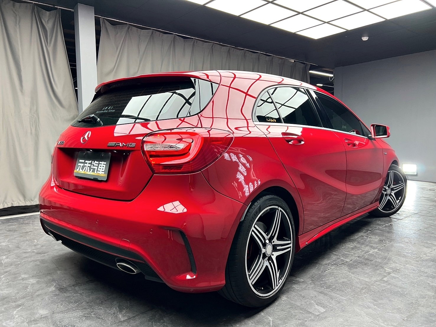 2013 Benz A250 Sport AMG 外觀套件 熱血掀背 ❗️(004)【 元禾國際 阿龍店長 0968-691-205】阿龍中古車 二手車 中古車 新北最大車庫 實車實價 認證車  第10張相片