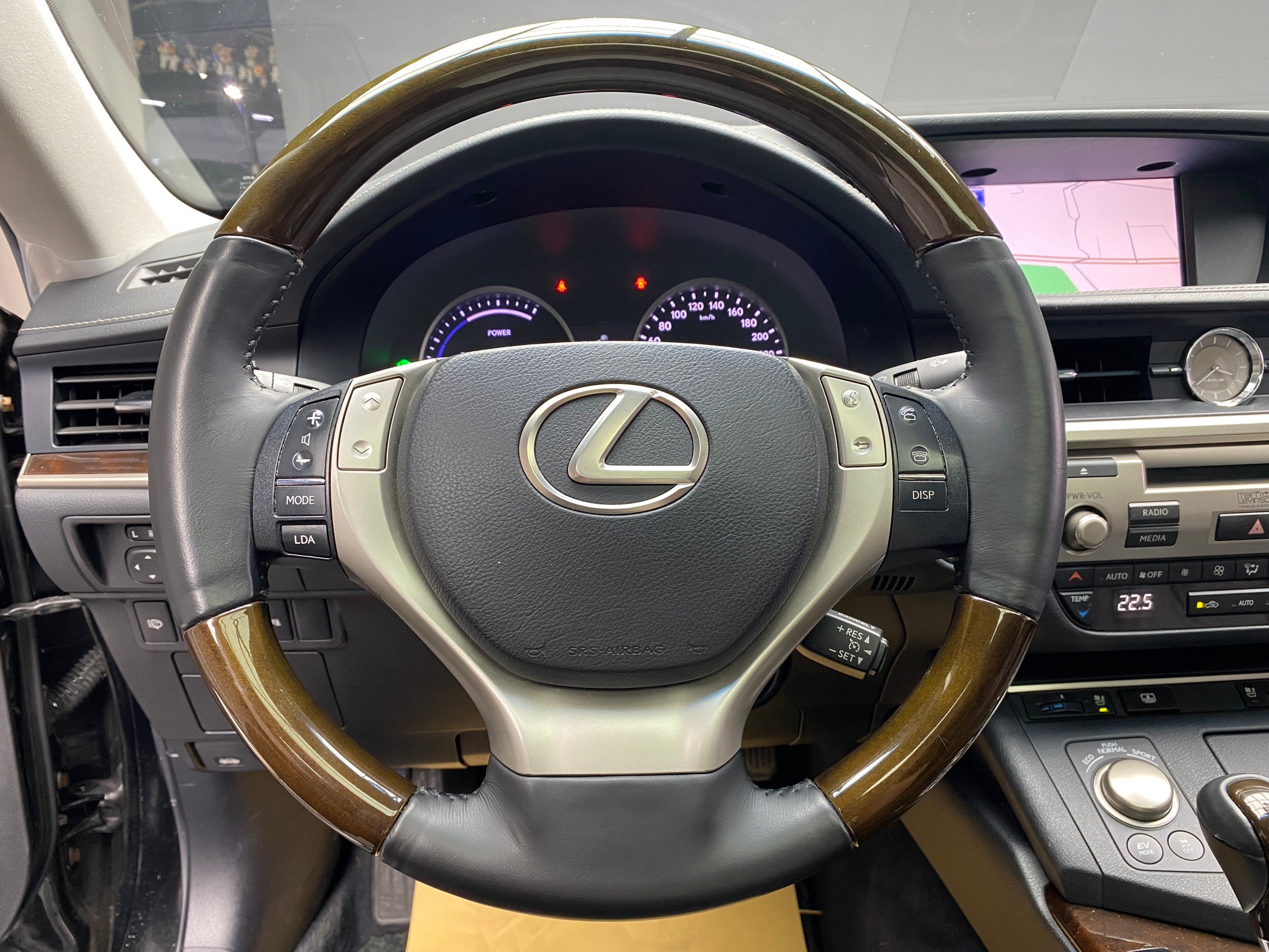 2013 Lexus ES300h 旗艦版 電尾門 冷熱通風椅 油電房車 ❗️(127)【 元禾國際 阿龍店長 0968-691-205】阿龍中古車 二手車 中古車 新北最大車庫 實車實價 認證車  第7張相片