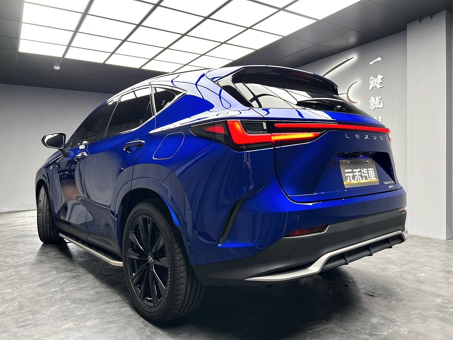稀有 2023式 Lexus NX450h+ F Sport版 LSS+3.0駕駛輔助 ❗️(078)【 元禾國際 阿龍店長 0968-691-205】阿龍中古車 二手車 中古車 新北最大車庫 實車實價 認證車  第3張相片