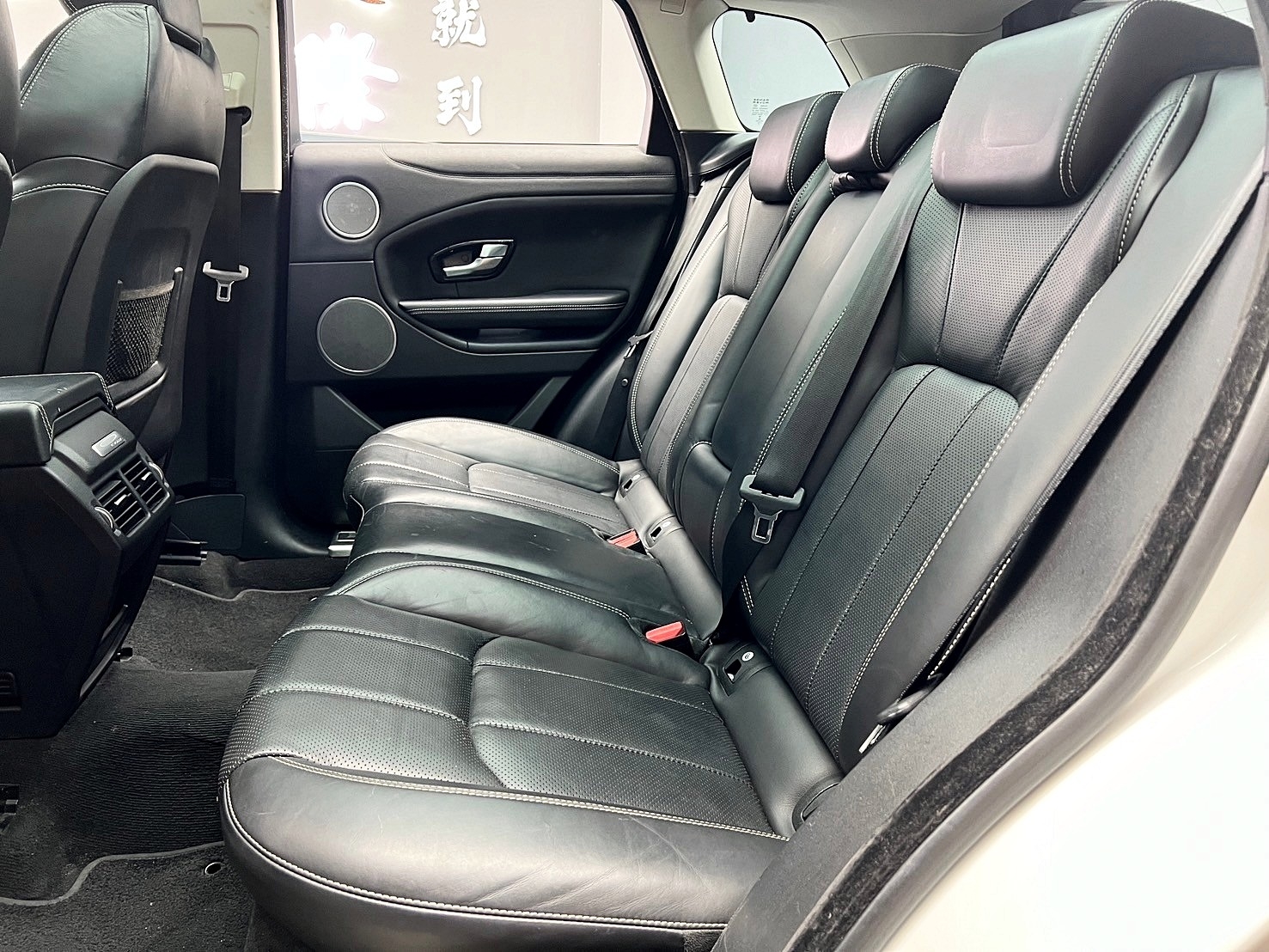 2015 荒原路華  Land Rover Range Rover Evoque 5D Si4 Prestige Meridian❗【 元禾國際 阿龍店長 0968-691-205】阿龍中古車 二手車 中古車 新北最大車庫 實車實價 認證車  第4張相片