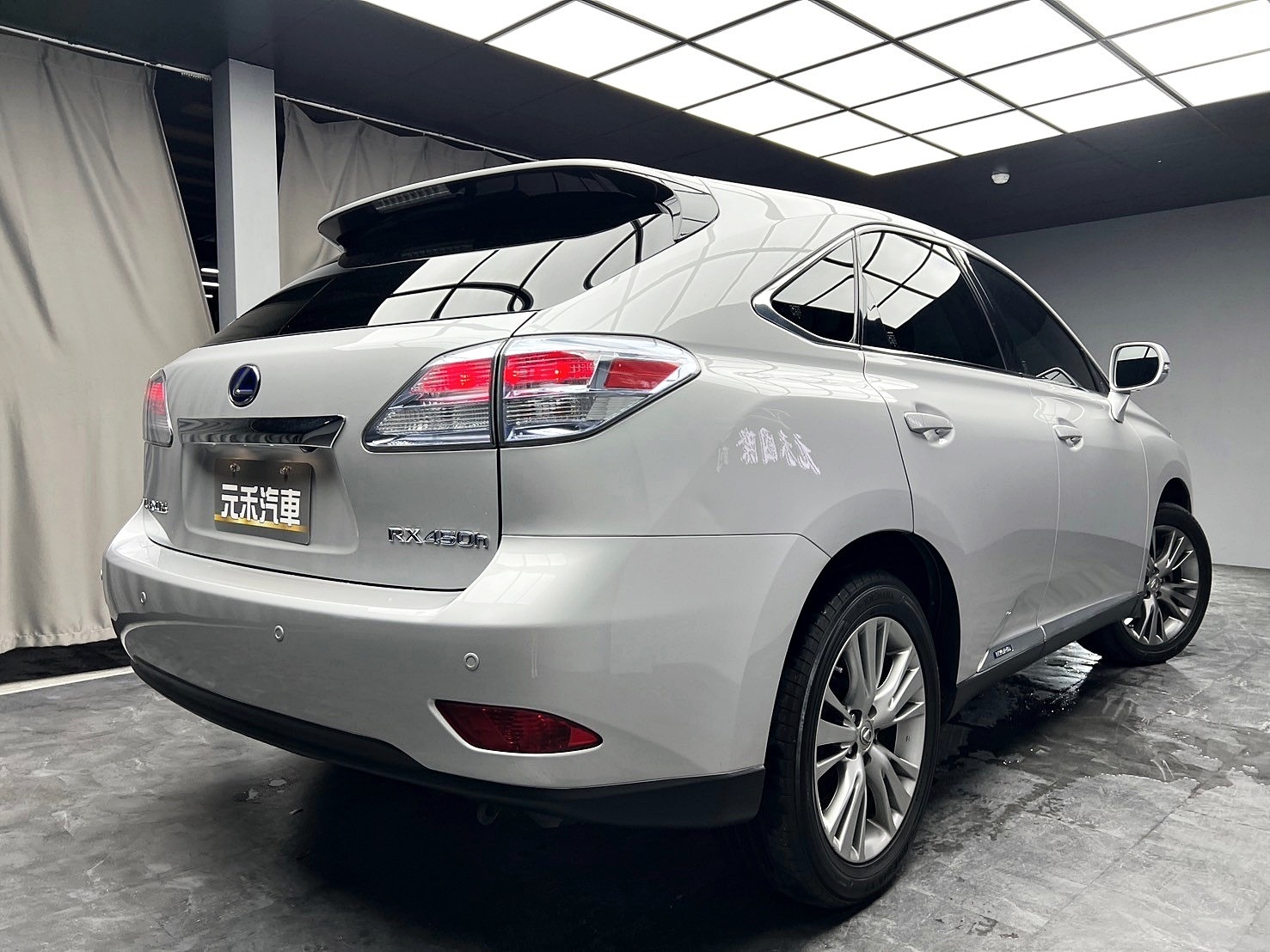 2011式 Lexus RX450h 頂級版 全景天窗 冷熱椅 已更換大電池 ❗️(196)【 元禾國際 阿龍店長 0968-691-205】阿龍中古車 二手車 中古車 新北最大車庫 實車實價 認證車  第2張相片