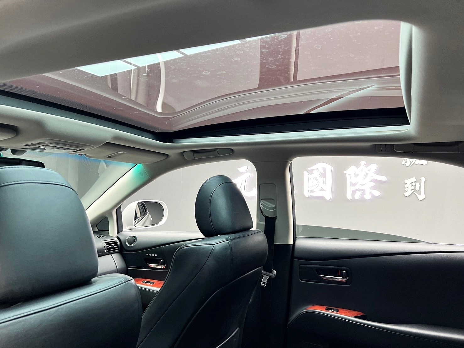 2011式 Lexus RX450h 頂級版 全景天窗 冷熱椅 已更換大電池 ❗️(196)【 元禾國際 阿龍店長 0968-691-205】阿龍中古車 二手車 中古車 新北最大車庫 實車實價 認證車  第5張相片