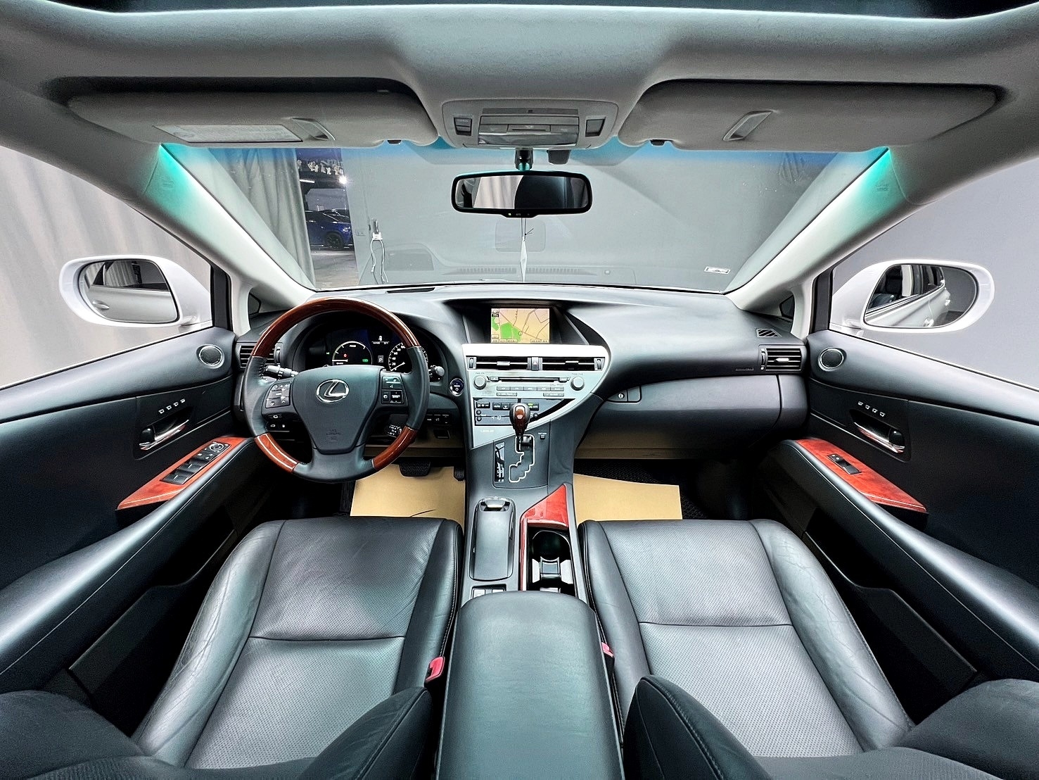 2011式 Lexus RX450h 頂級版 全景天窗 冷熱椅 已更換大電池 ❗️(196)【 元禾國際 阿龍店長 0968-691-205】阿龍中古車 二手車 中古車 新北最大車庫 實車實價 認證車  第6張相片