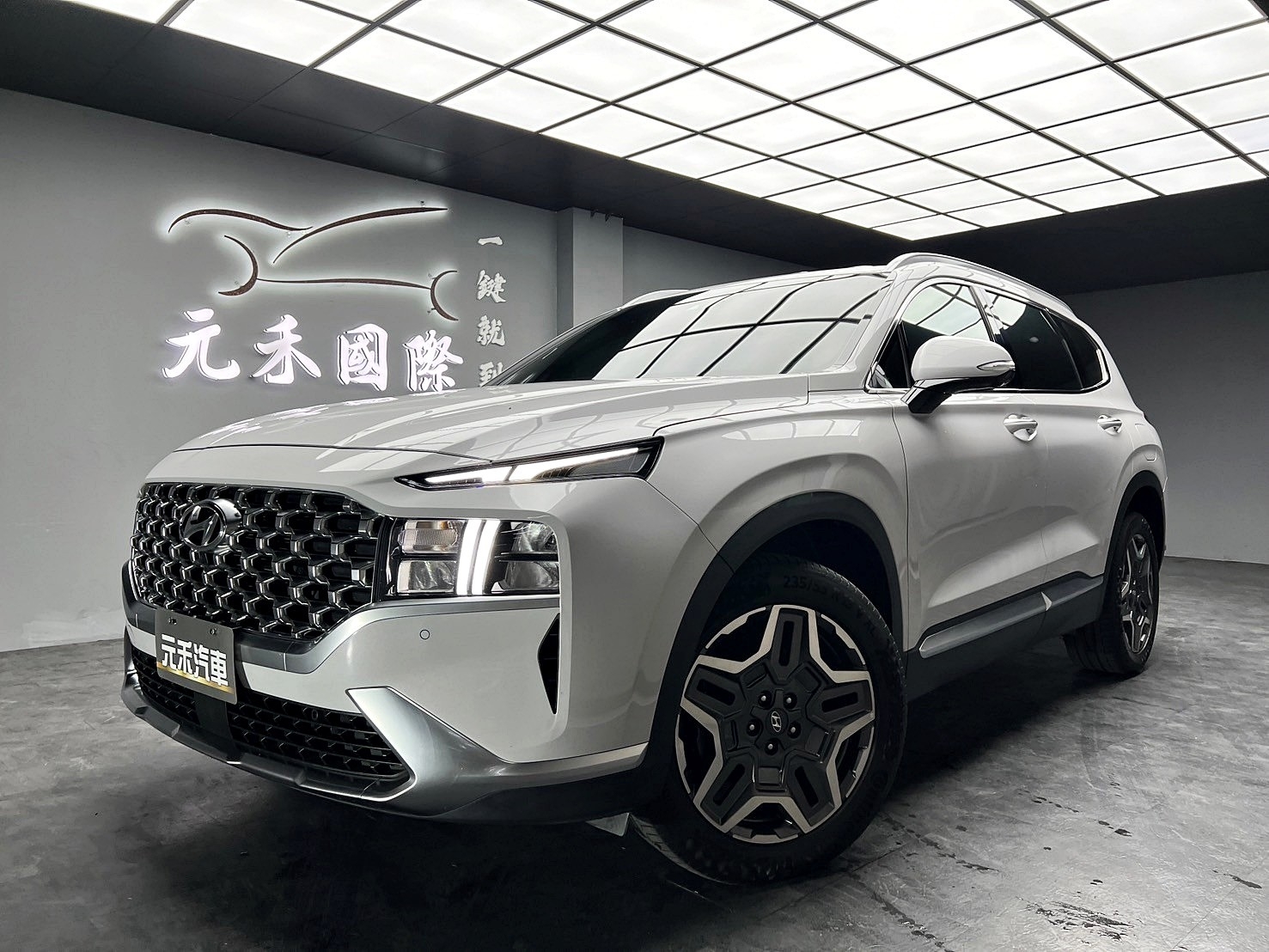 2023式 Hyundai SantaFe 渦輪 油電 GLTH-C 七人座 跟車 環景 數位儀表 新車保固3年 ❗️(034)【 元禾國際 阿龍店長 0968-691-205】阿龍中古車 二手車 中古車 新北最大車庫 實車實價 認證車  第4張相片