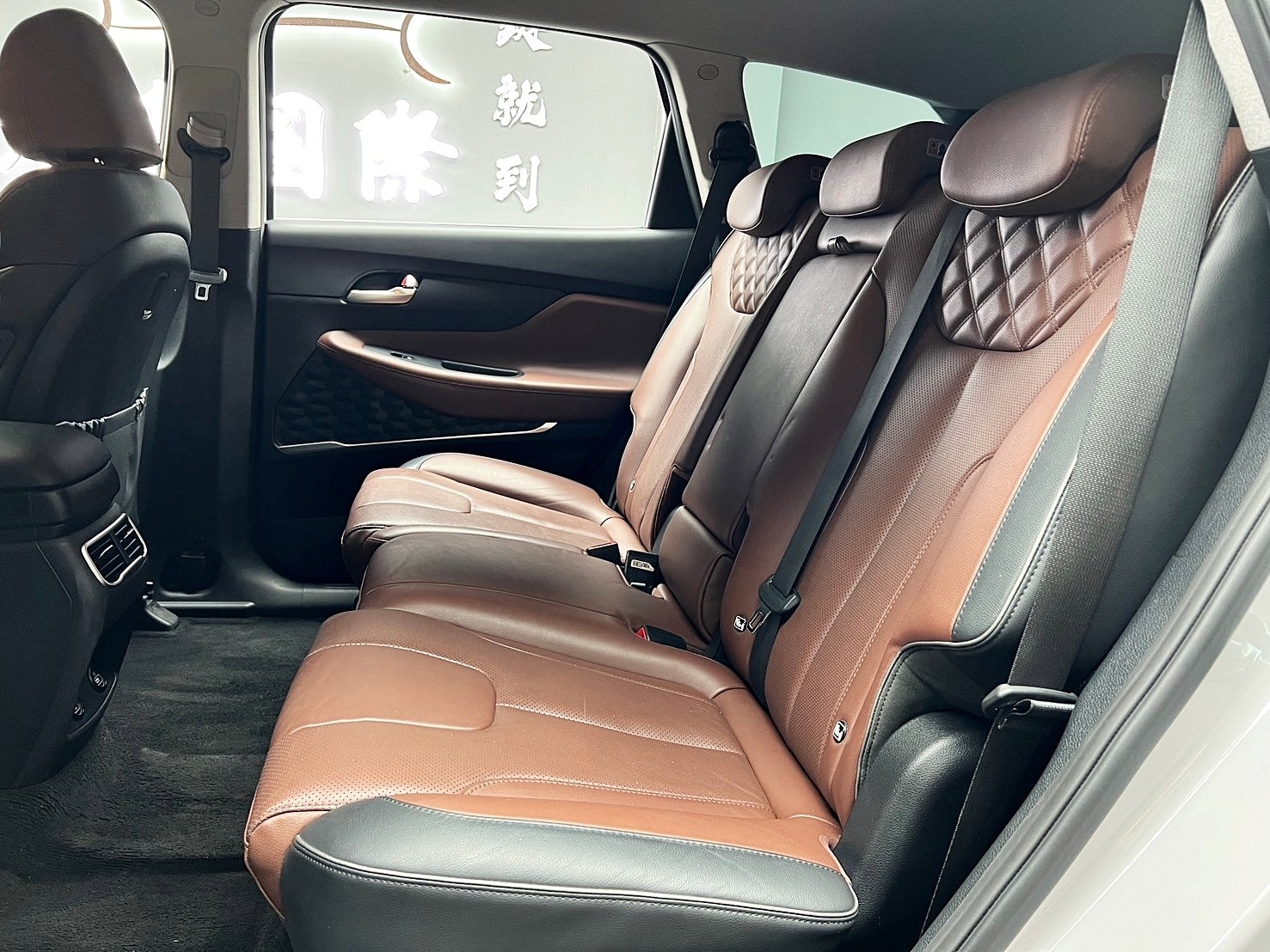 2023式 Hyundai SantaFe 渦輪 油電 GLTH-C 七人座 跟車 環景 數位儀表 新車保固3年 ❗️(034)【 元禾國際 阿龍店長 0968-691-205】阿龍中古車 二手車 中古車 新北最大車庫 實車實價 認證車  第8張相片
