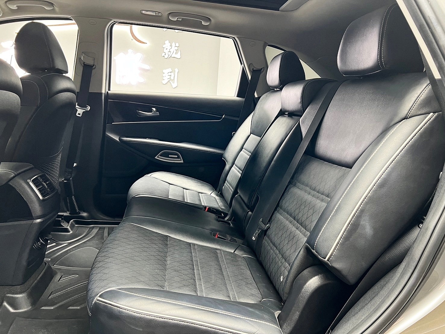 2020式 Kia Sorento GT Line 柴油 四驅 七人座 環景 跟車 安卓機 ❗️(138)【 元禾國際 阿龍店長 0968-691-205】阿龍中古車 二手車 中古車 新北最大車庫 實車實價 認證車  第4張相片
