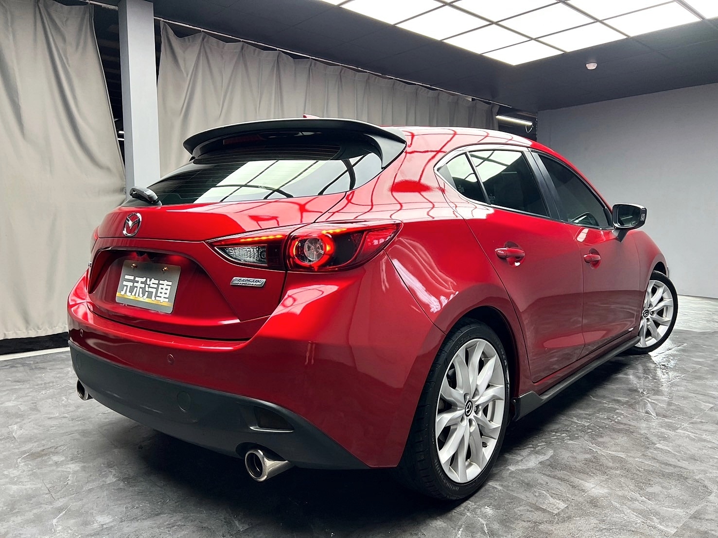 2015 馬三 Mazda3 五門 天窗 升級音響 方向盤 魂動紅 ❗️(013)【 元禾國際 阿龍店長 0968-691-205】阿龍中古車 二手車 中古車 新北最大車庫 實車實價 認證車  第2張相片