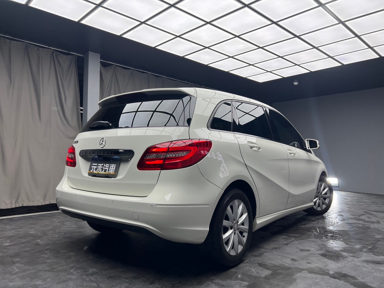 2014式 賓士 Benz B180 BlueEFFICIENCY 大空間 掀背跨界休旅❗️(198)【 元禾國際 阿龍店長 0968-691-205】阿龍中古車 二手車 中古車 新北最大車庫 實車實價 認證車  第2張相片