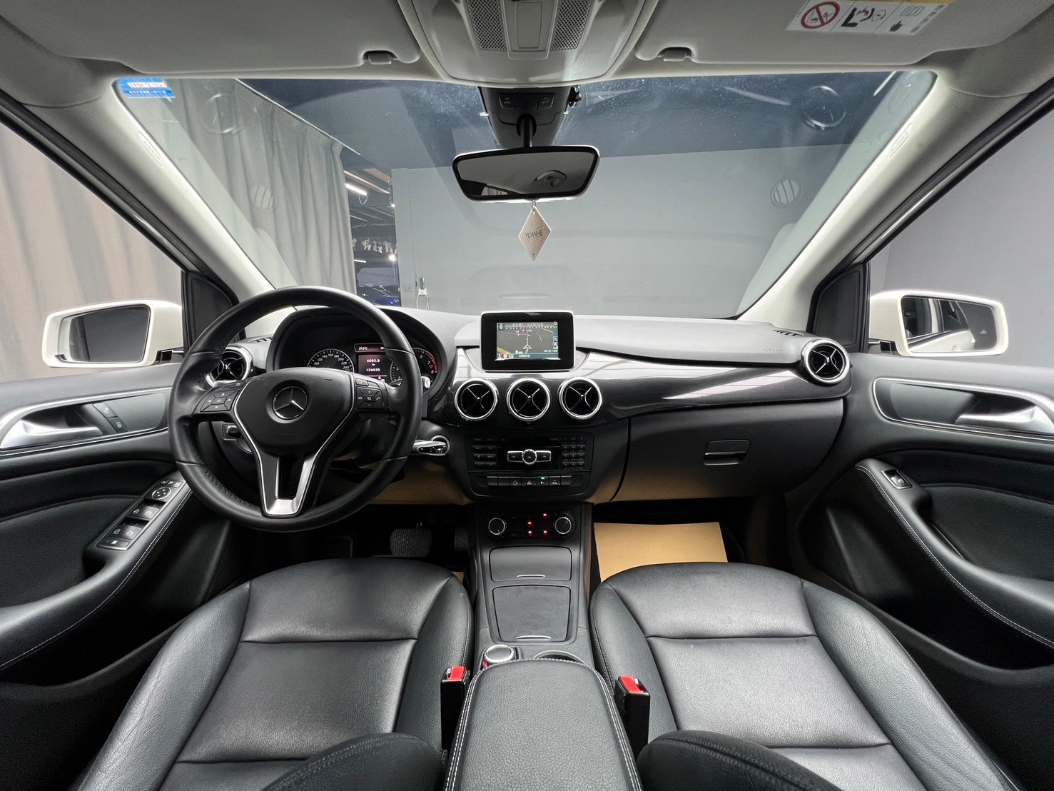 2014式 賓士 Benz B180 BlueEFFICIENCY 大空間 掀背跨界休旅❗️(198)【 元禾國際 阿龍店長 0968-691-205】阿龍中古車 二手車 中古車 新北最大車庫 實車實價 認證車  第5張相片