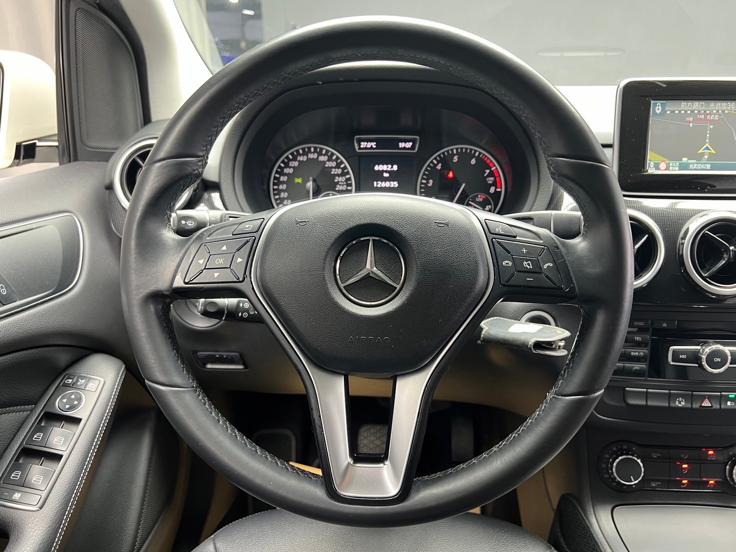2014式 賓士 Benz B180 BlueEFFICIENCY 大空間 掀背跨界休旅❗️(198)【 元禾國際 阿龍店長 0968-691-205】阿龍中古車 二手車 中古車 新北最大車庫 實車實價 認證車  第6張相片