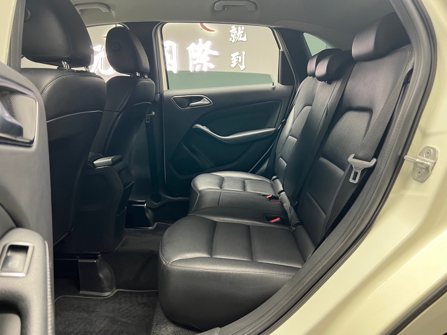 2014式 賓士 Benz B180 BlueEFFICIENCY 大空間 掀背跨界休旅❗️(198)【 元禾國際 阿龍店長 0968-691-205】阿龍中古車 二手車 中古車 新北最大車庫 實車實價 認證車  第10張相片